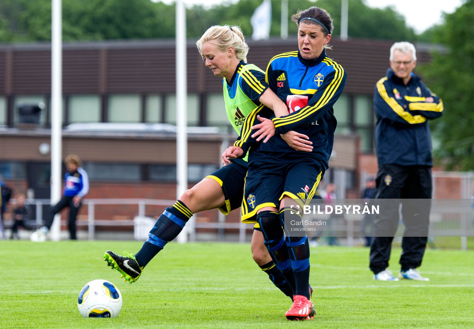 Närkamp mellan Sveriges Amanda Ilestadt och Olivia Schough