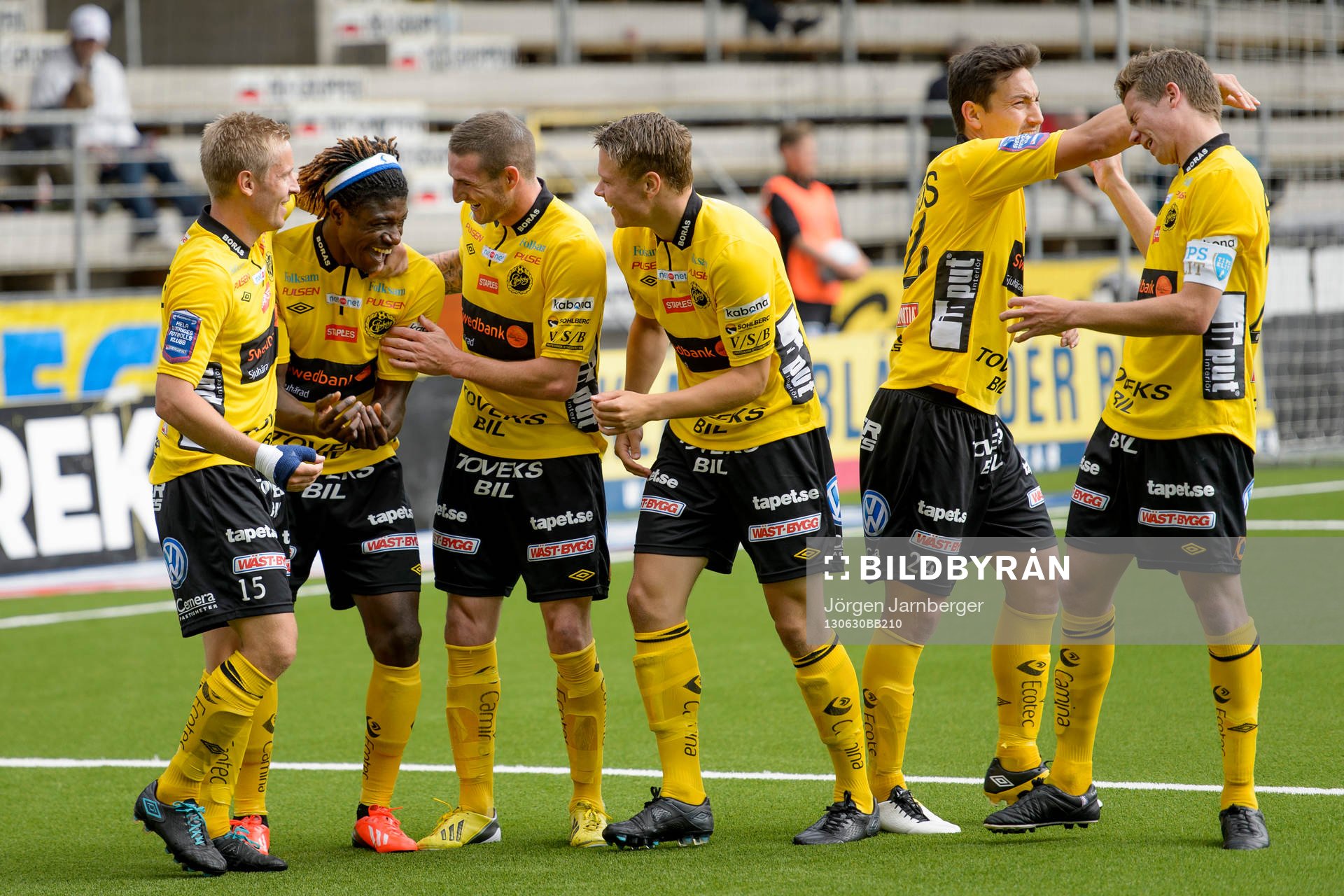 Jubel hos Elfsborgs spelare Andreas Klarström,Mohamed Bangura, James Keene, Viktor Claesson, Stefan Ishizaki och Marcus Rohdén efter 1-0 av Mohamed Bangura i matchen mellan Elfsborg och Syrianska i Allsvenskan i fotboll 30 juni 2013 i Borås.