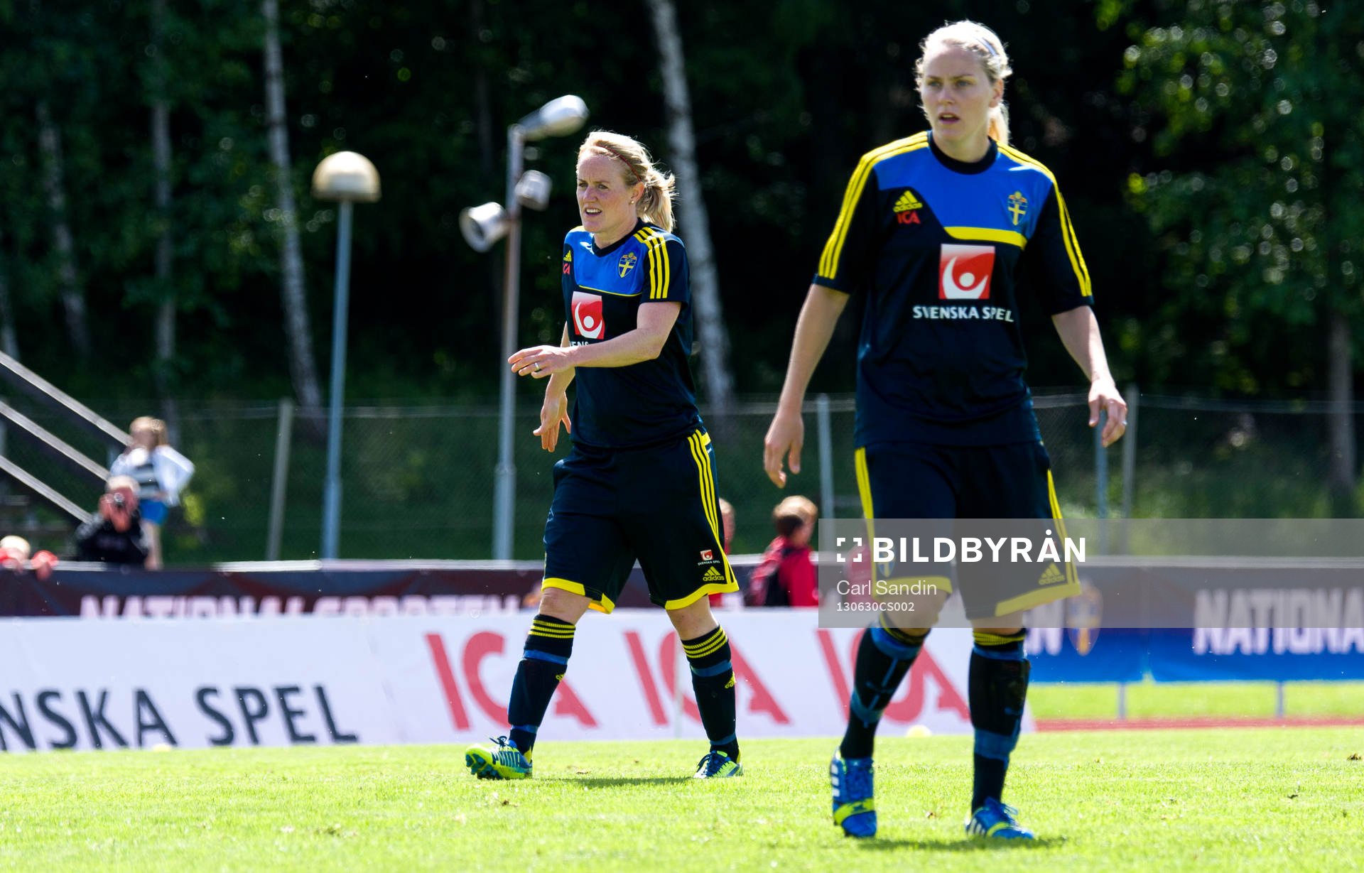 Sveriges Marie Hammarström och Lisa Dahlkvist under träningen på EM-lägret inför dam-EM den 30 juni 2013 i Stenungsund.