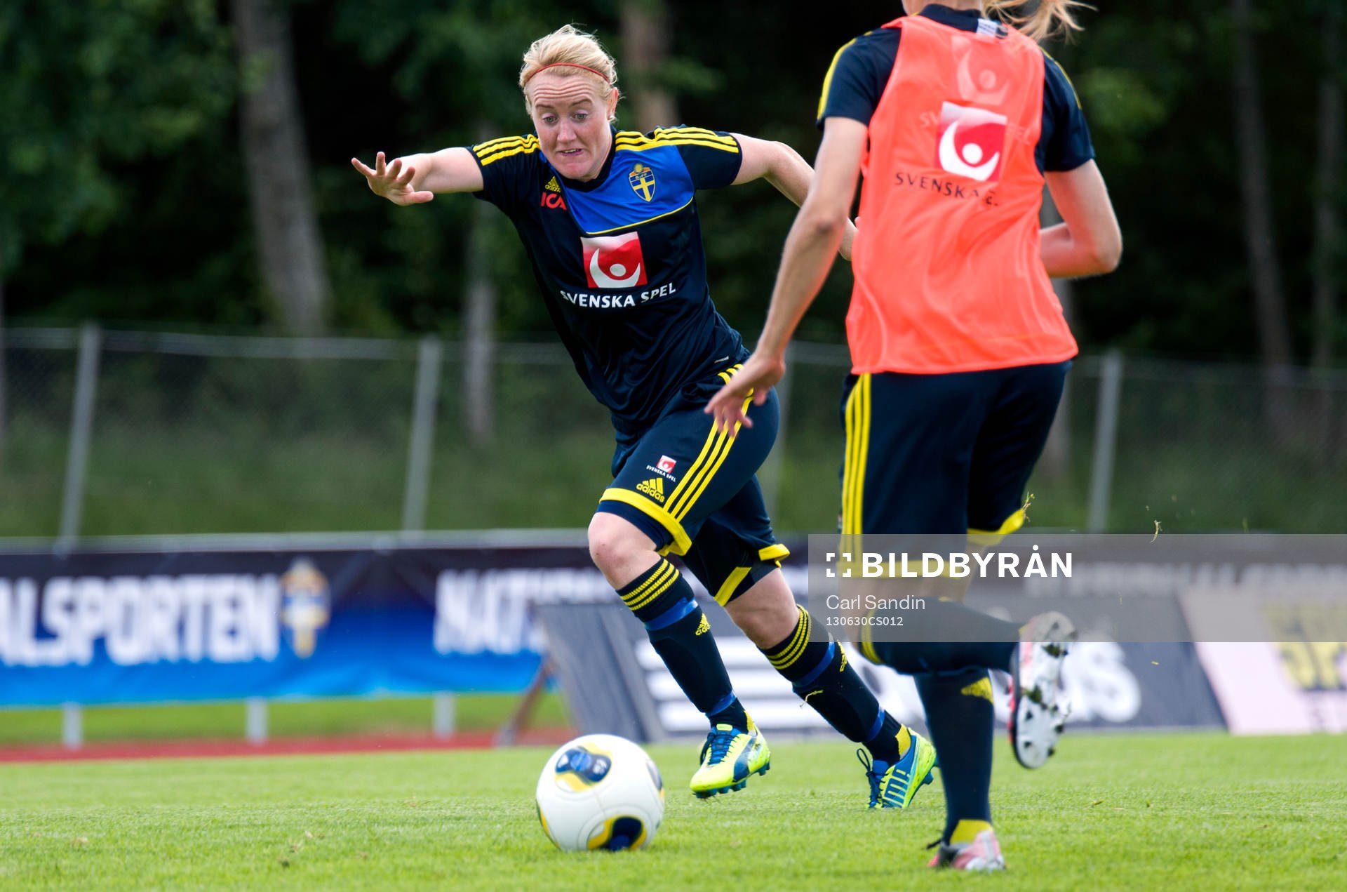 Sveriges Marie Hammarström sätter fart med bollen