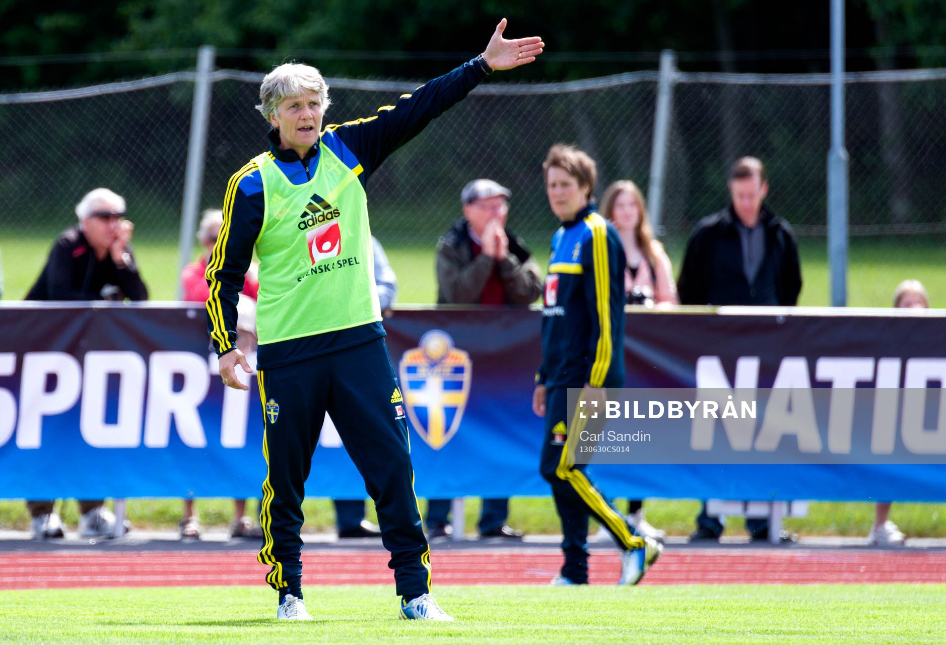 Sveriges förbundskapten Pia Sundhage gestikulerar