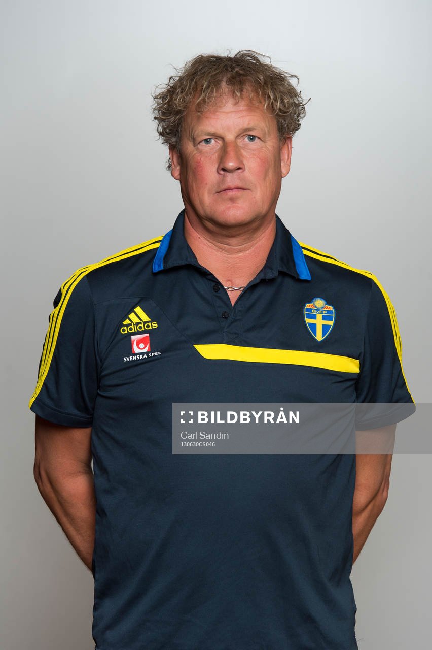 Sveriges målvaktstränare Mikael Olsson fotograferas