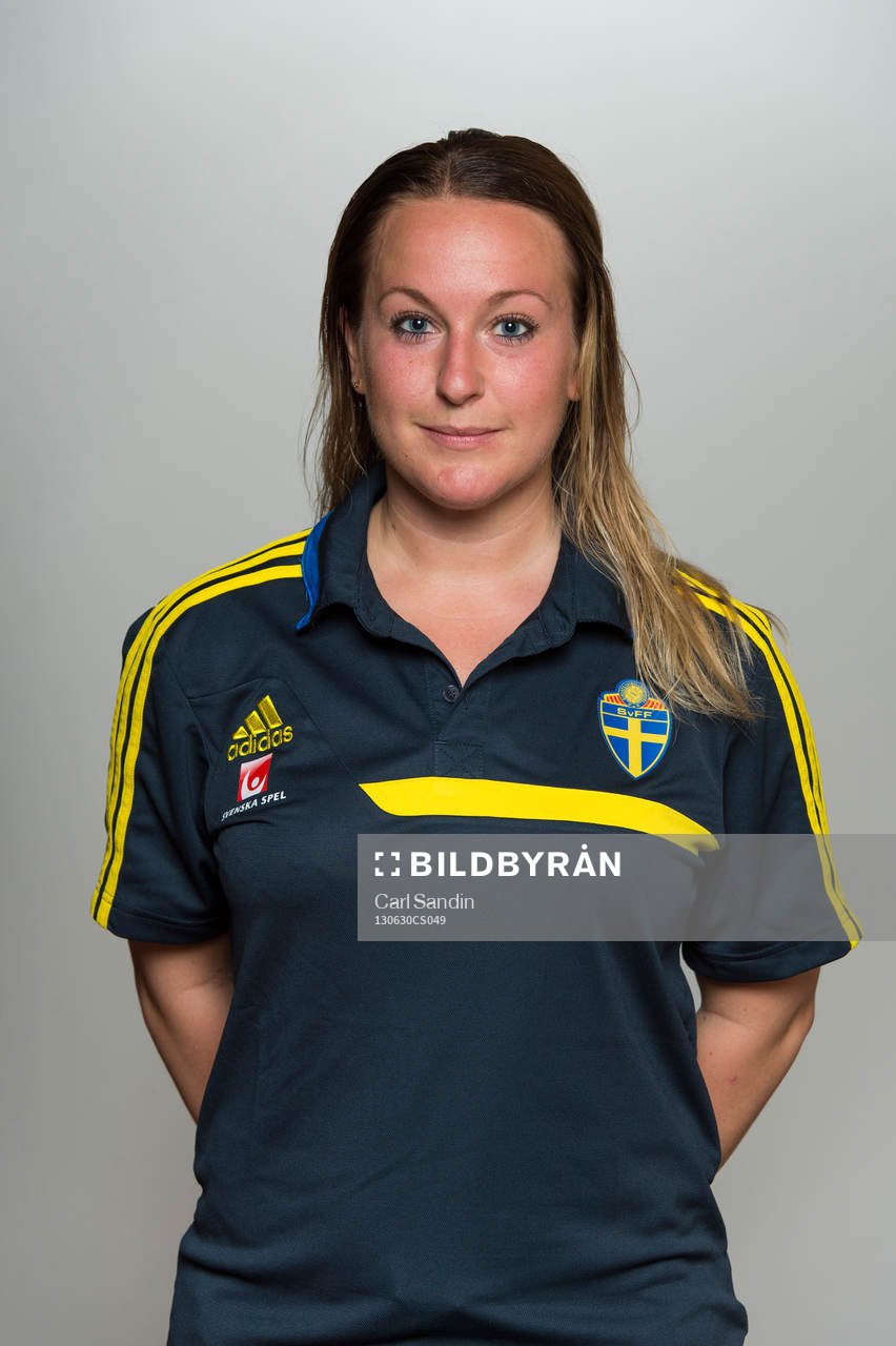 Sveriges administratör Linn Backe fotograferas