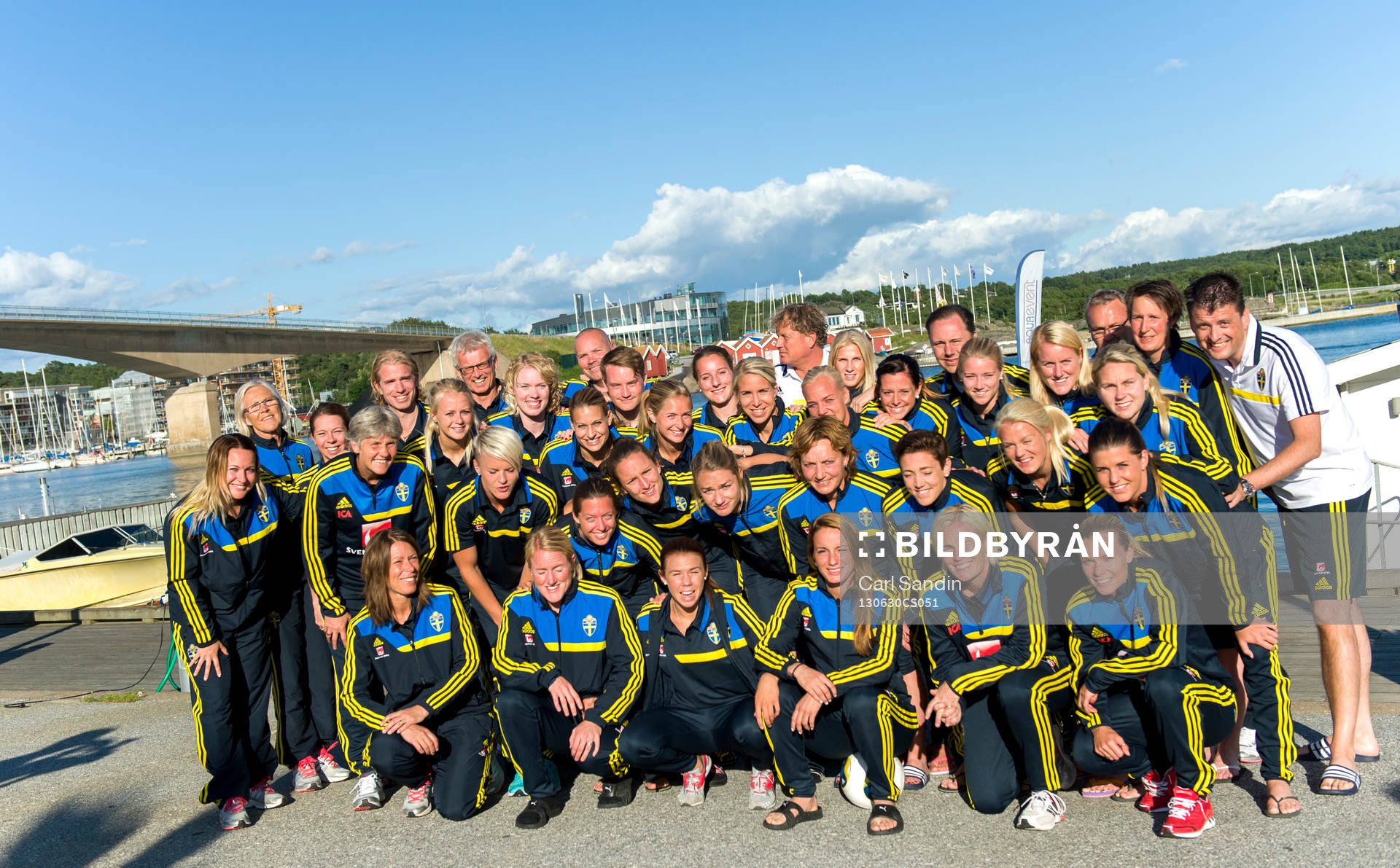 Sveriges damlandslag fotograferas utanför Stenungsbaden inför dam-EM den 30 juni 2013 i Stenungsund.