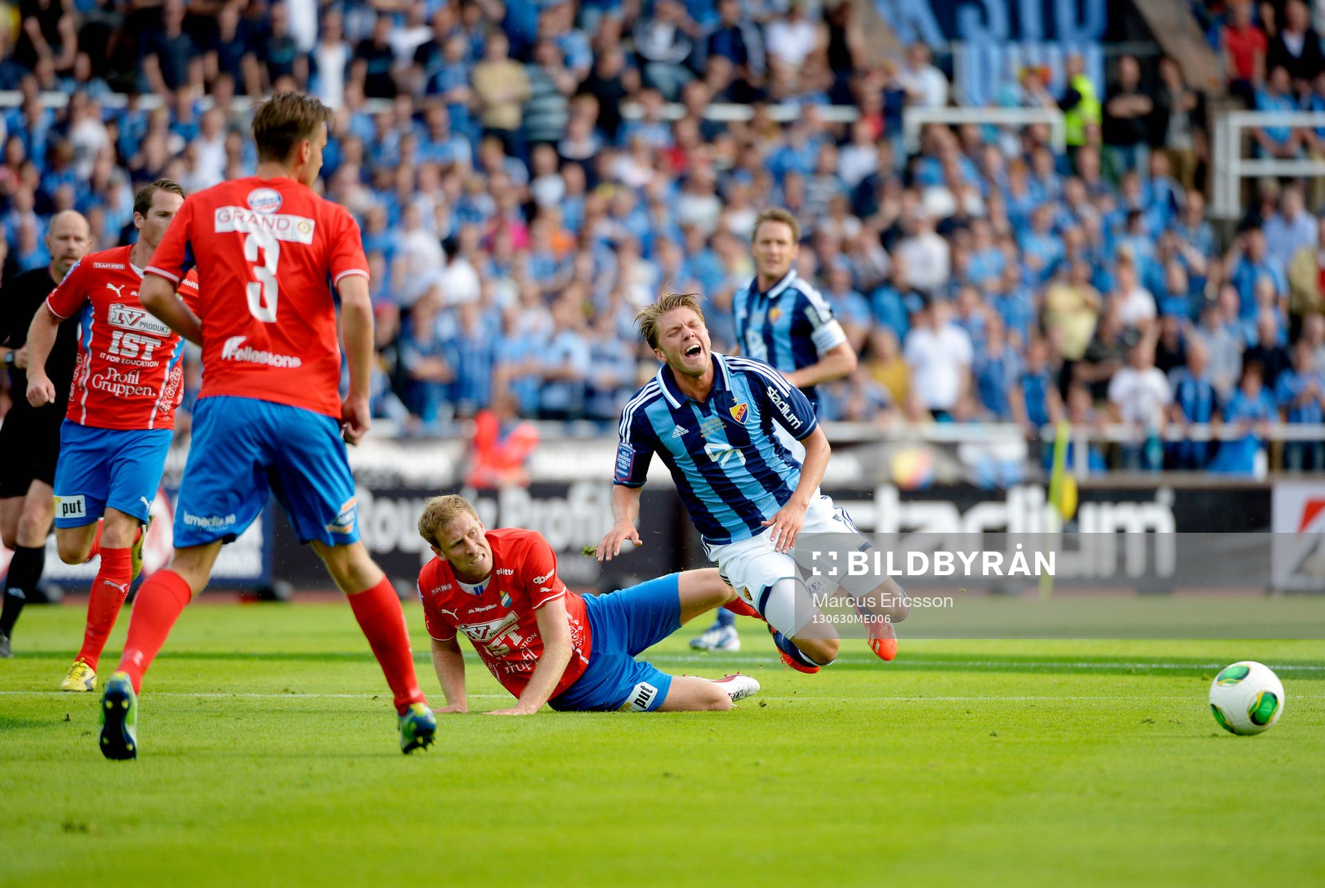 Östers Mario Vasilj och Djurgårdens Martin Broberg i