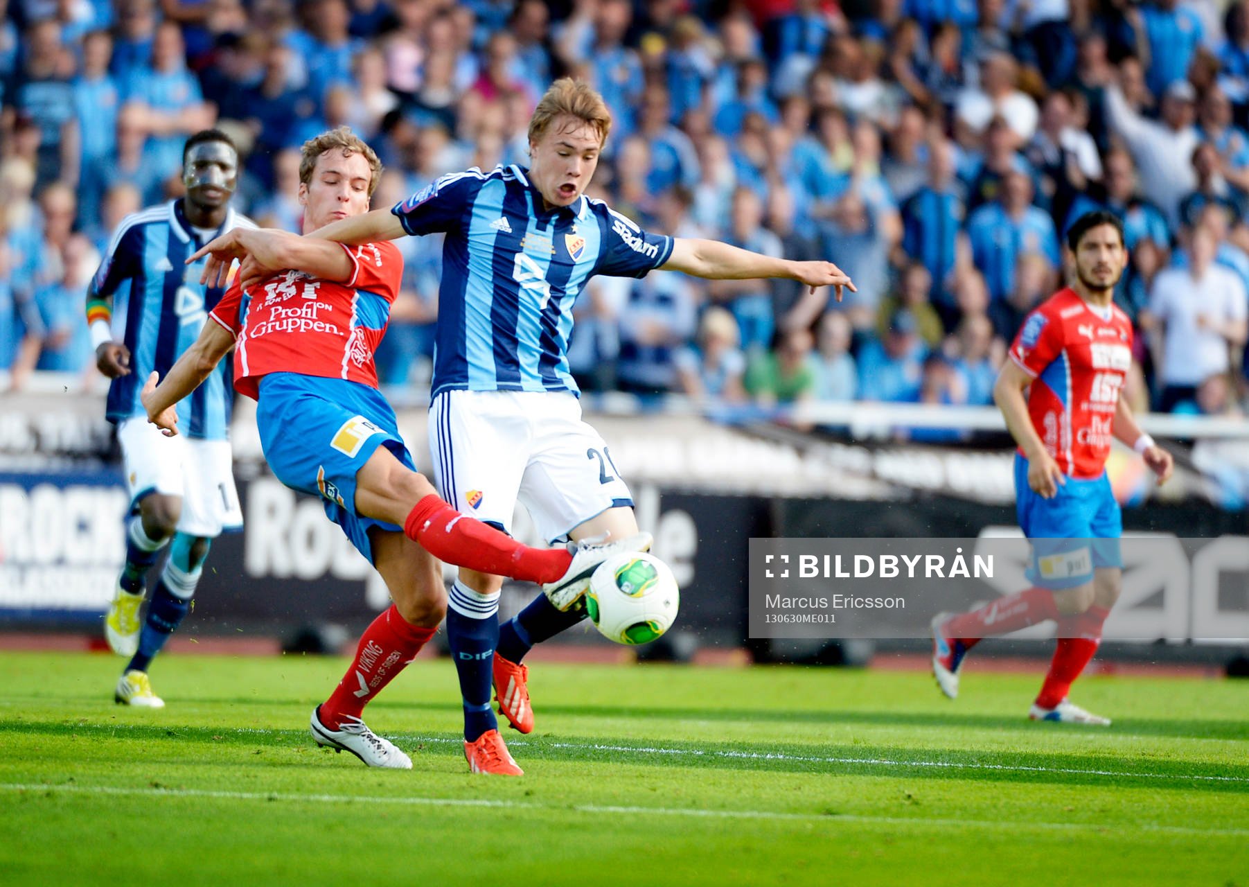 Alexander Henningsson och Simon Tibbling i matchen mellan