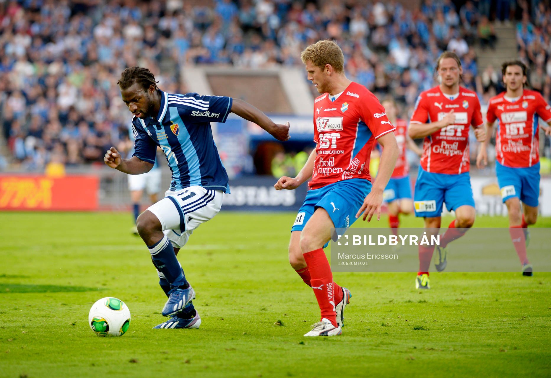 Amadou Jawo och Stefan Karlsson  i matchen mellan Djurgården och Öster den 30 juni 2013 i Stockholm.