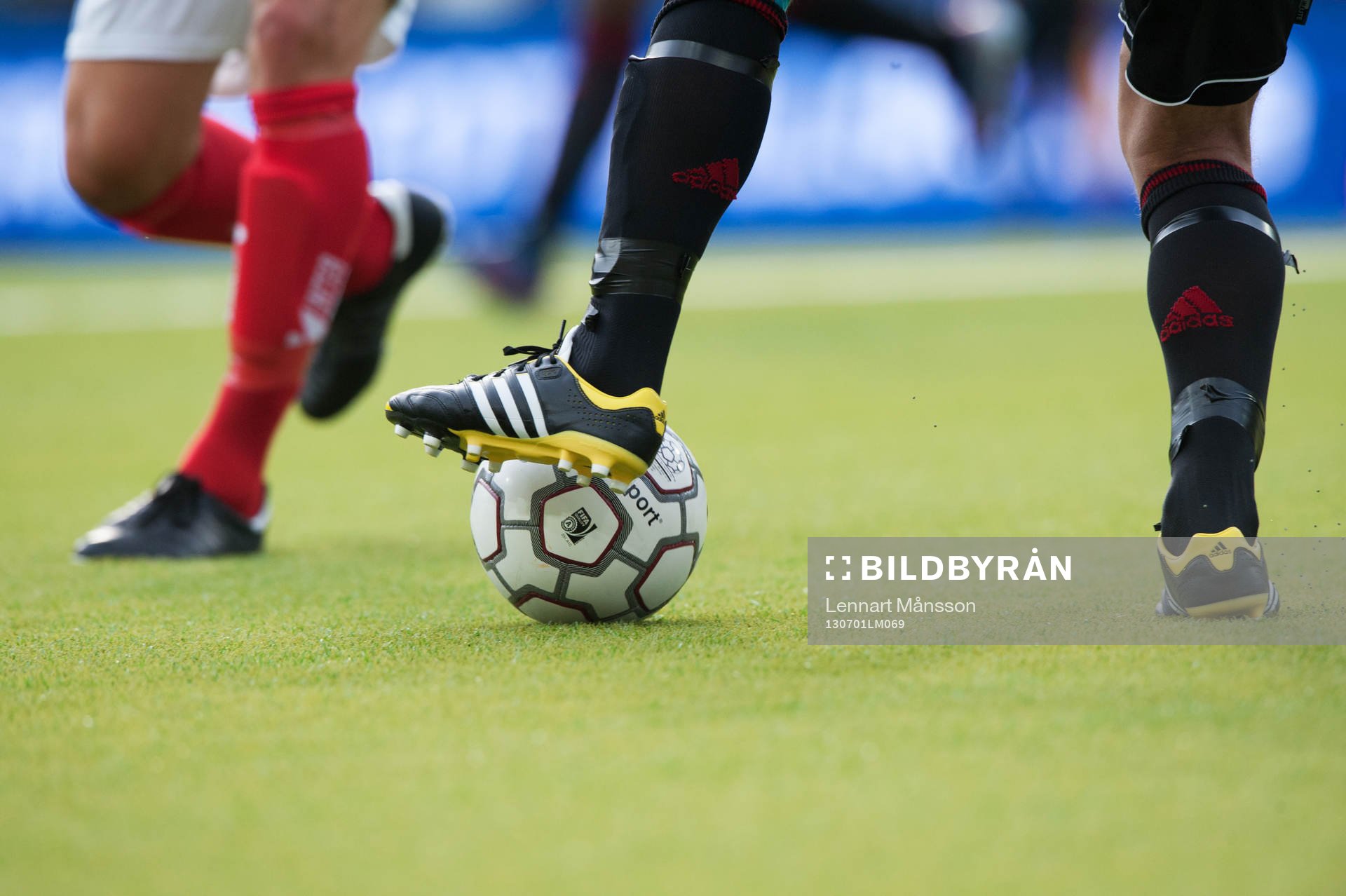 Fot, boll, fotbollsskor Adidas, bollkontroll