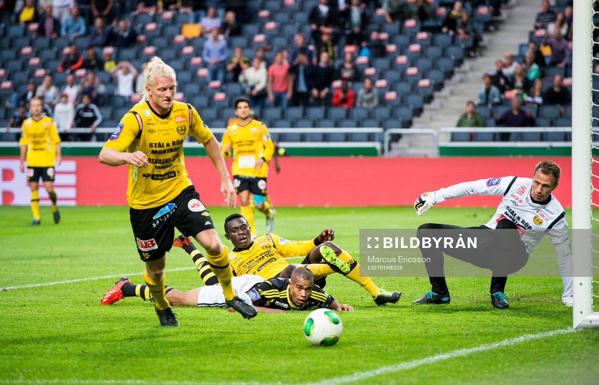 s Robin Quaison i en av AIK:s målchanser