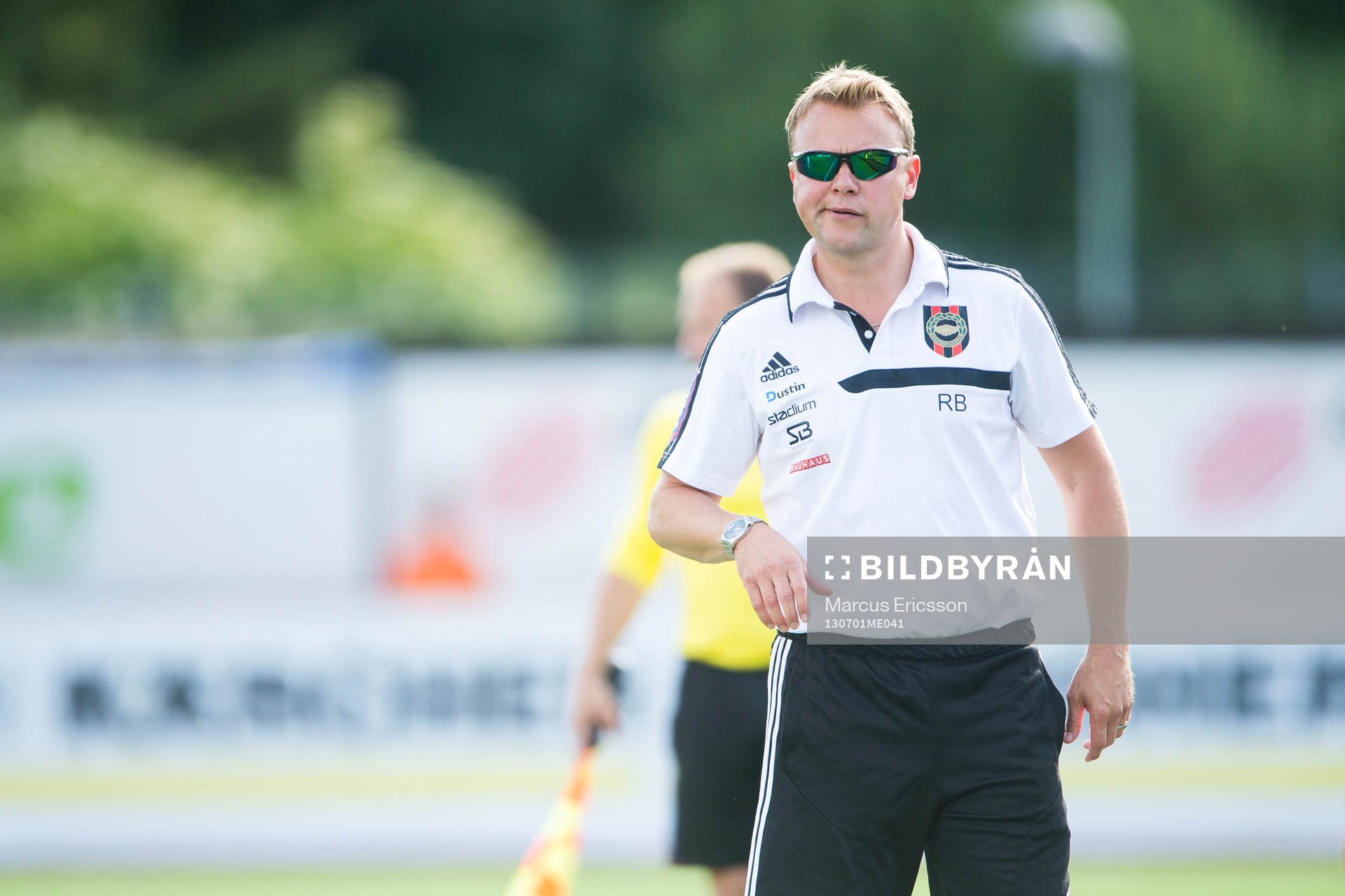 Brommapojkarnas tränare Roberth Björknesjö i matchen