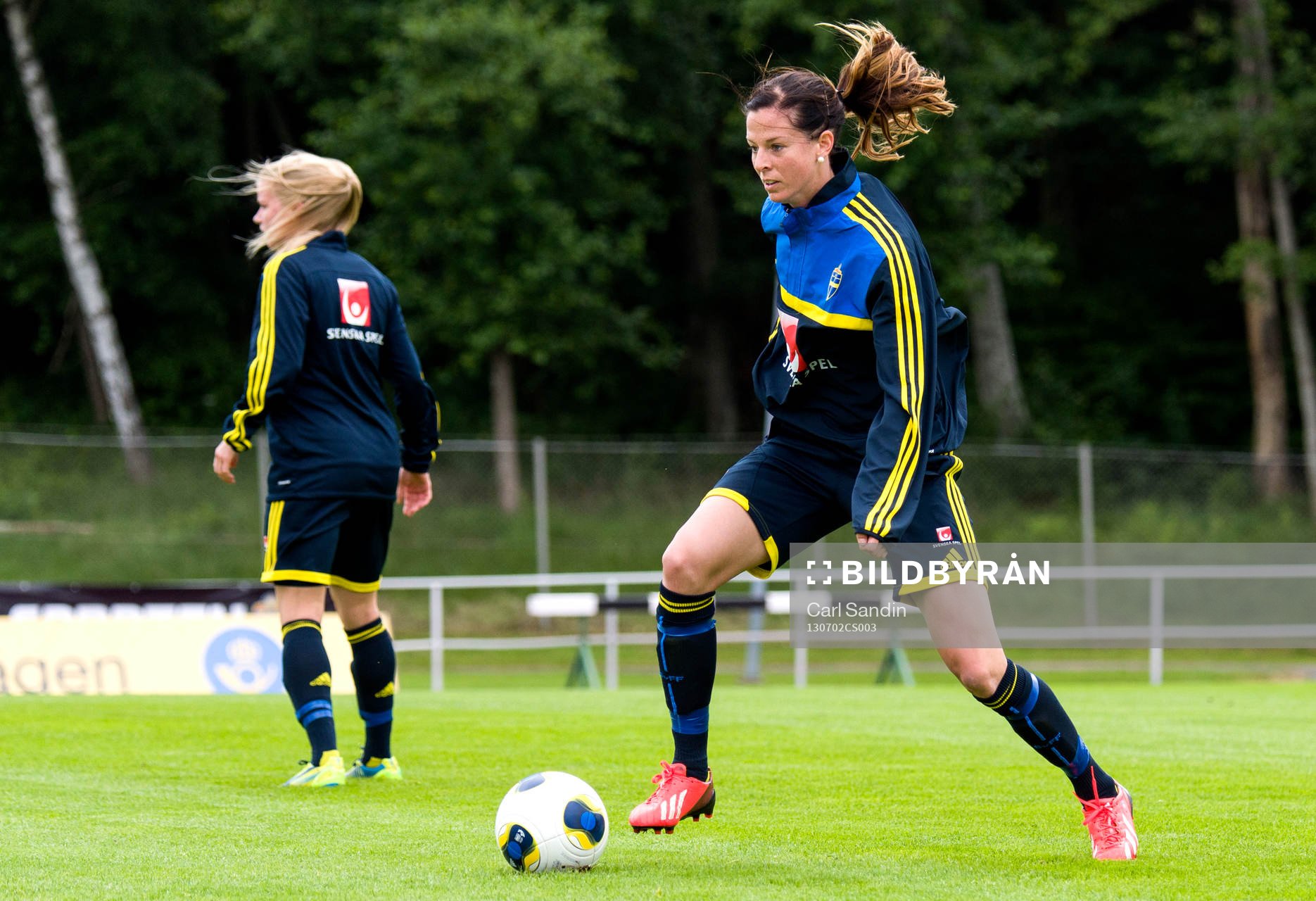 Sveriges Lotta Schelin driver bollen
