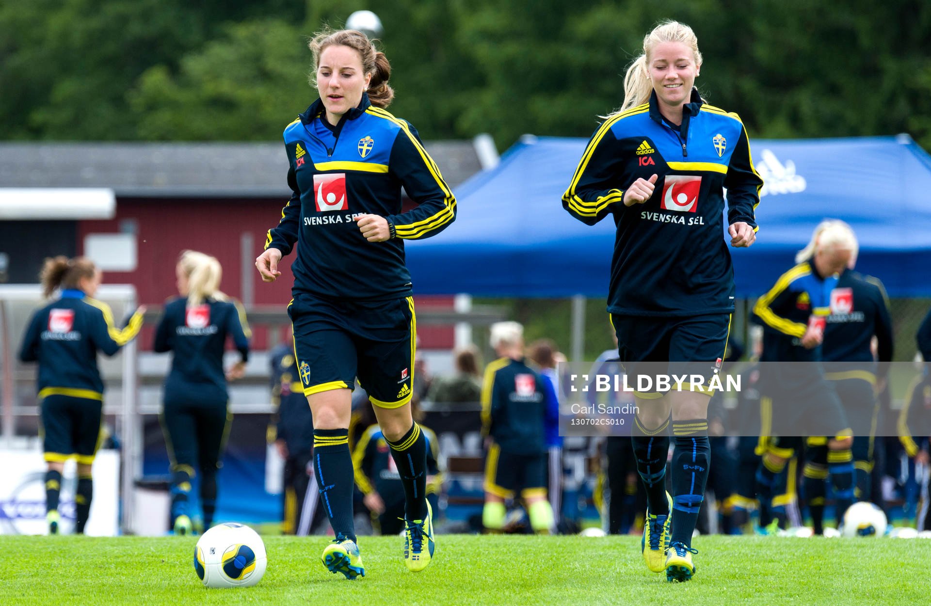 Sveriges Antonia Göransson och Jenny Hjohlman värmer upp