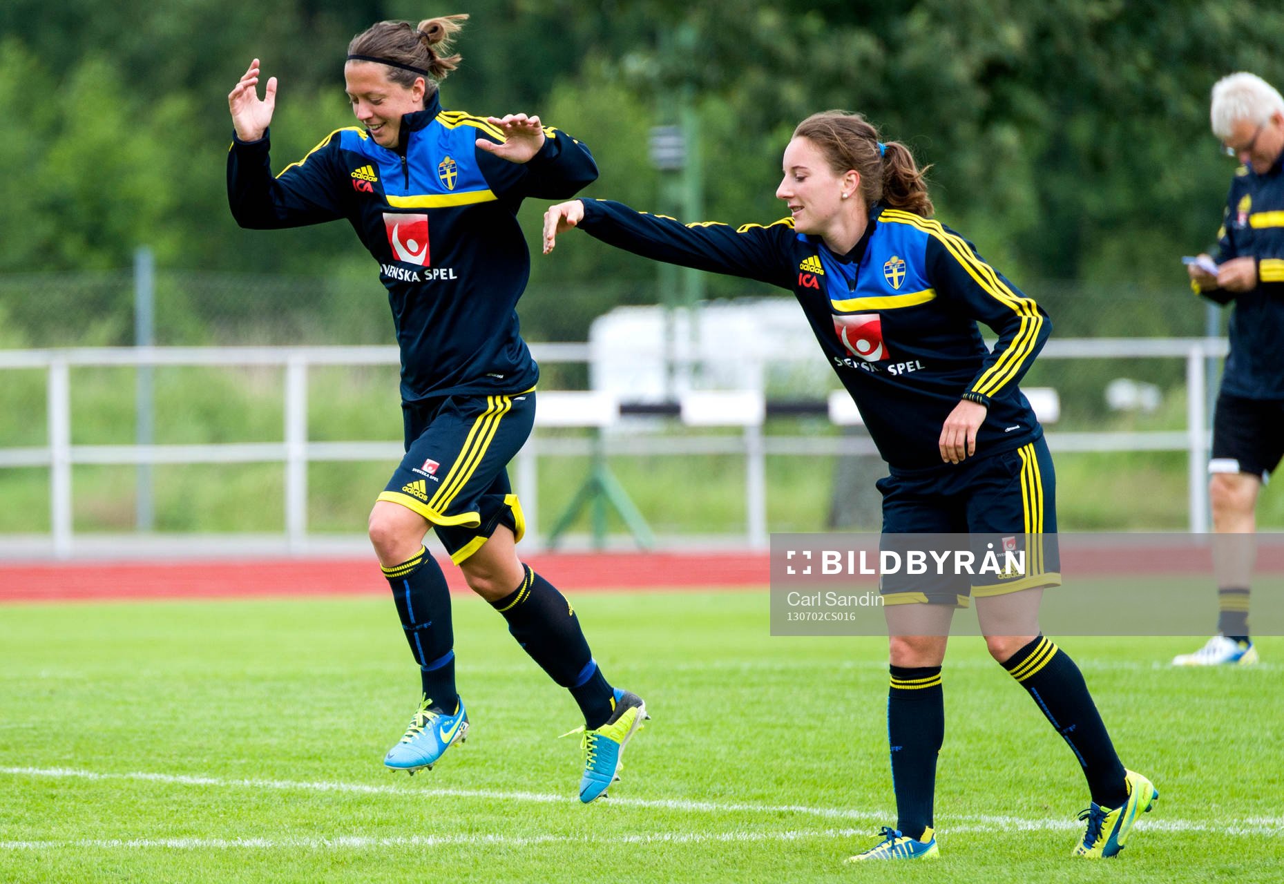 Sveriges Lina Nilsson och Antoinia Göransson jobbar