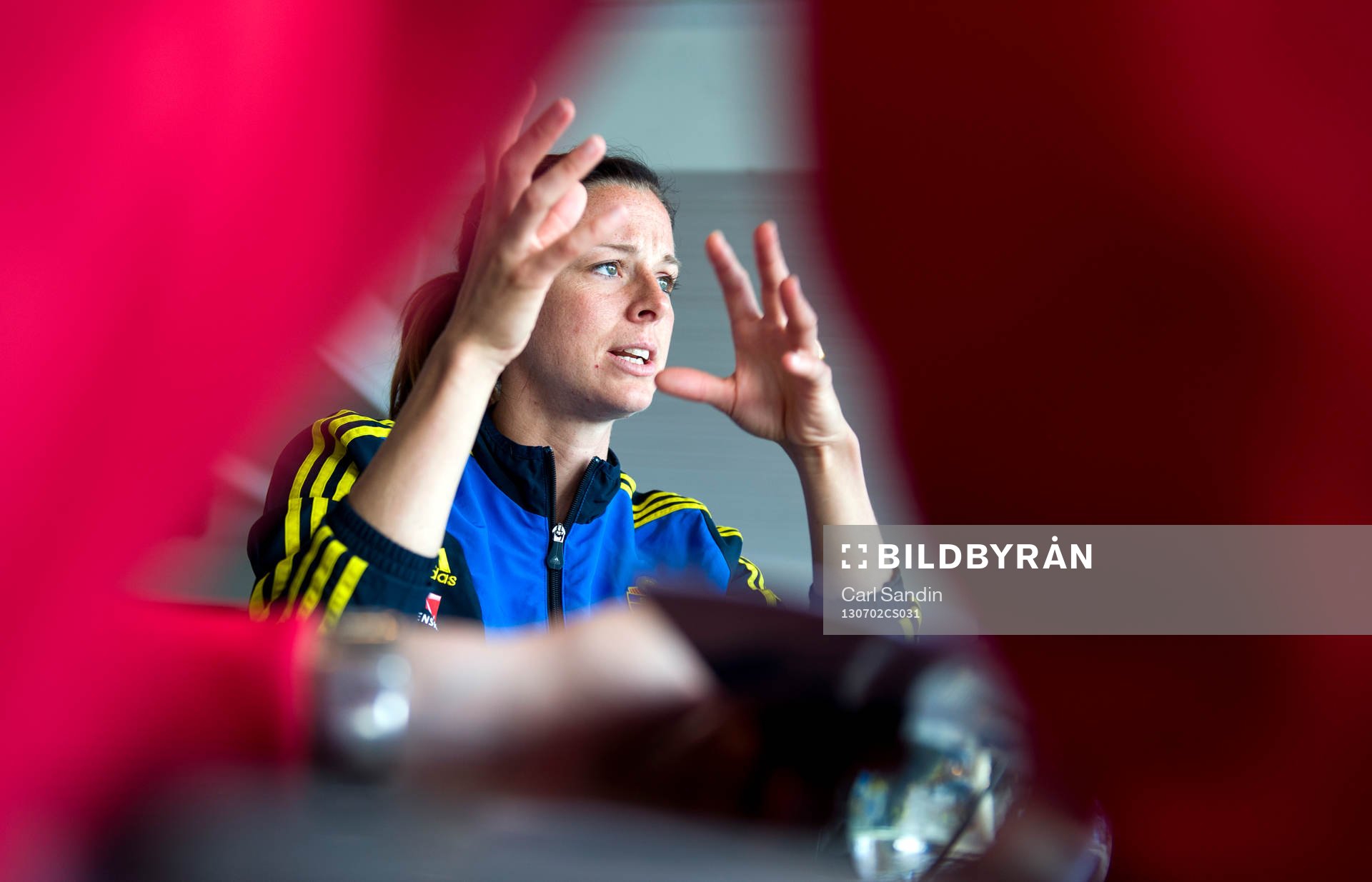 Sveriges Lotta Schelin blir intervjuad