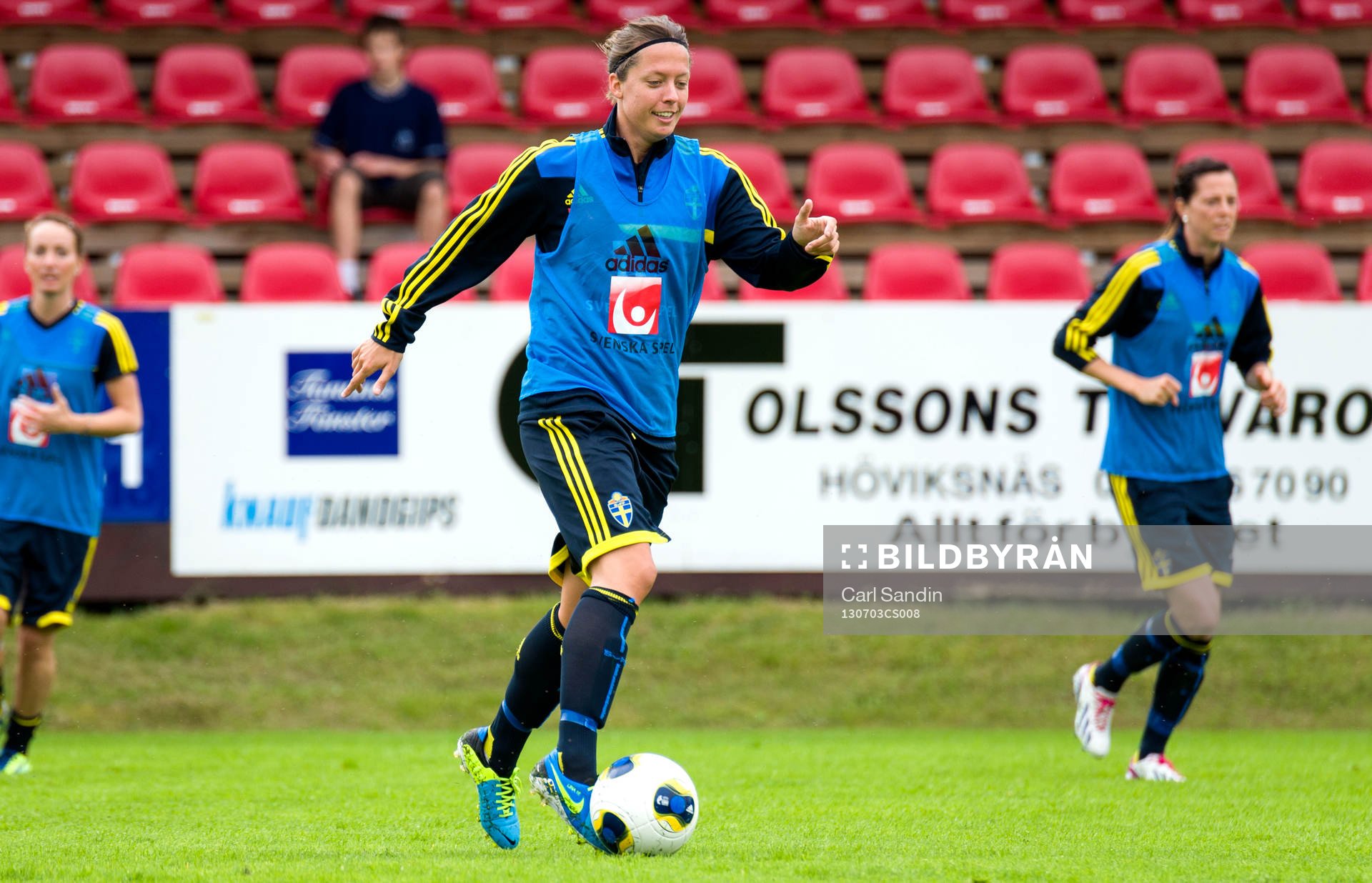 Sveriges Lina Nilsson med bollen