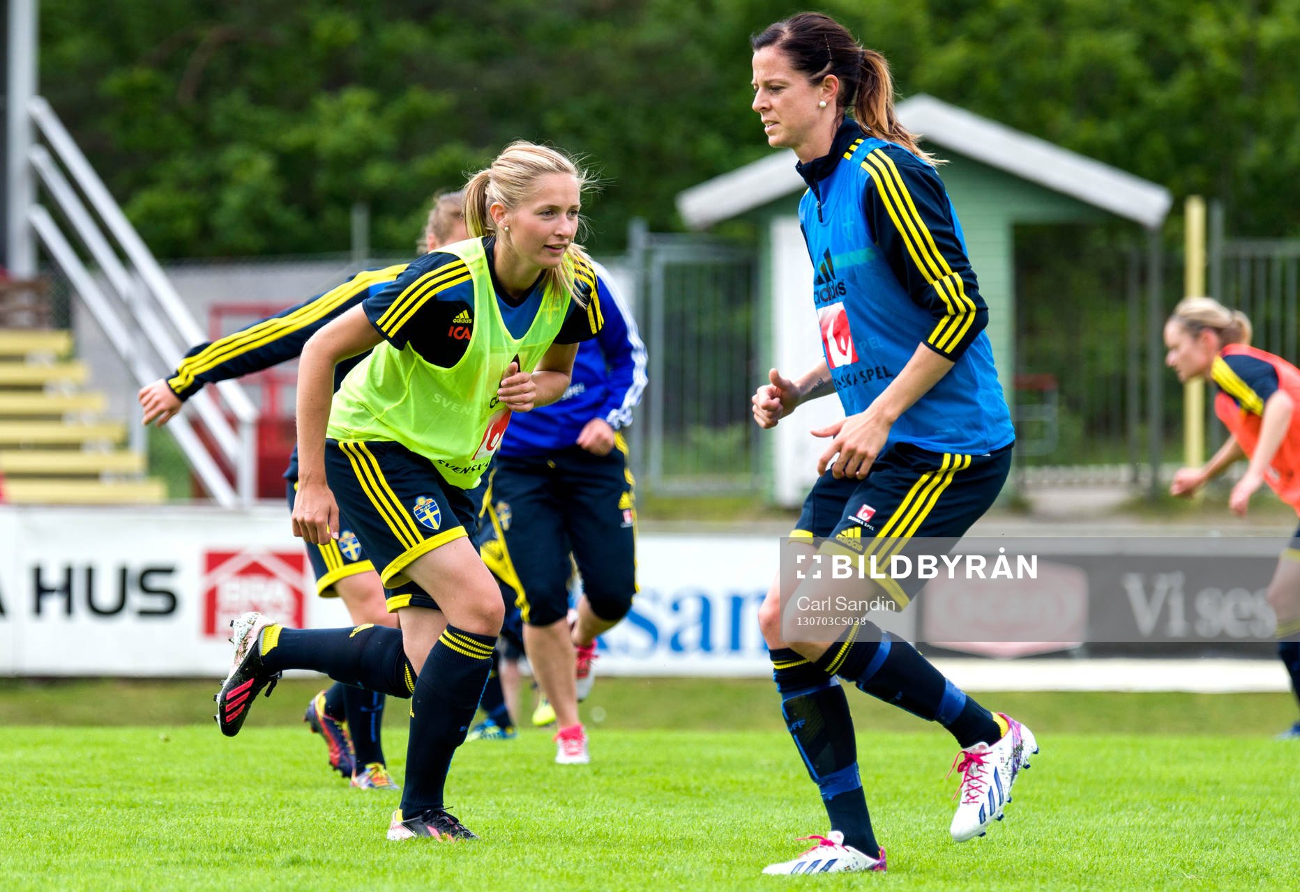 Sveriges Emmelie Konradsson och Lotta Schelin gör