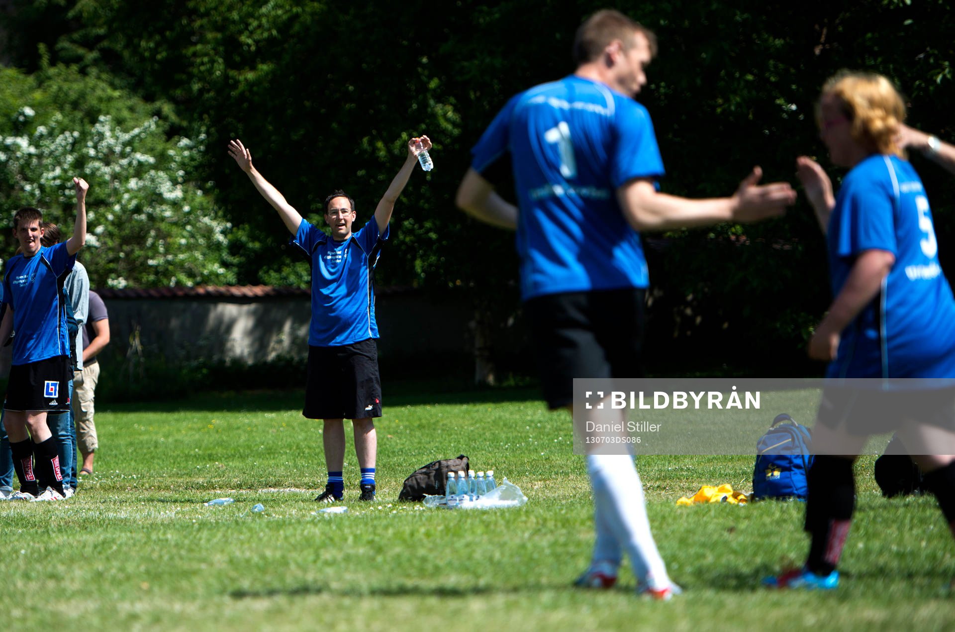 Politiker spelar en match i fotboll