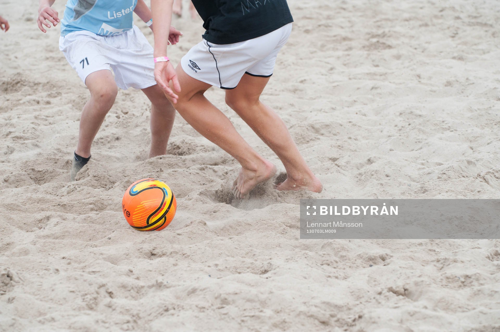 Sand, beachsoccerplan, boll, fot, fötter, närkamp