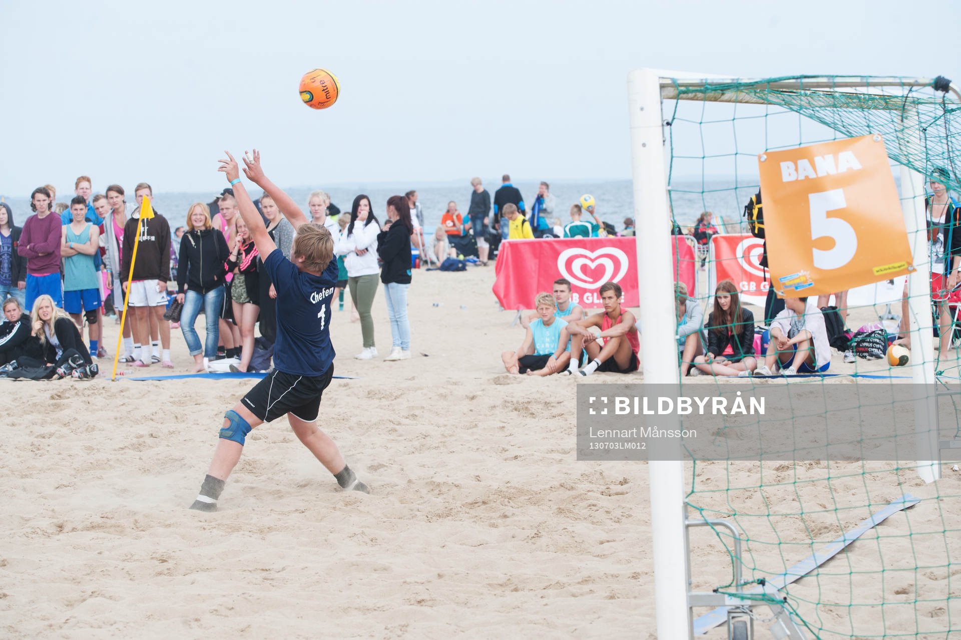 Sand, beachsoccerplan, målvaktsräddning, målställning