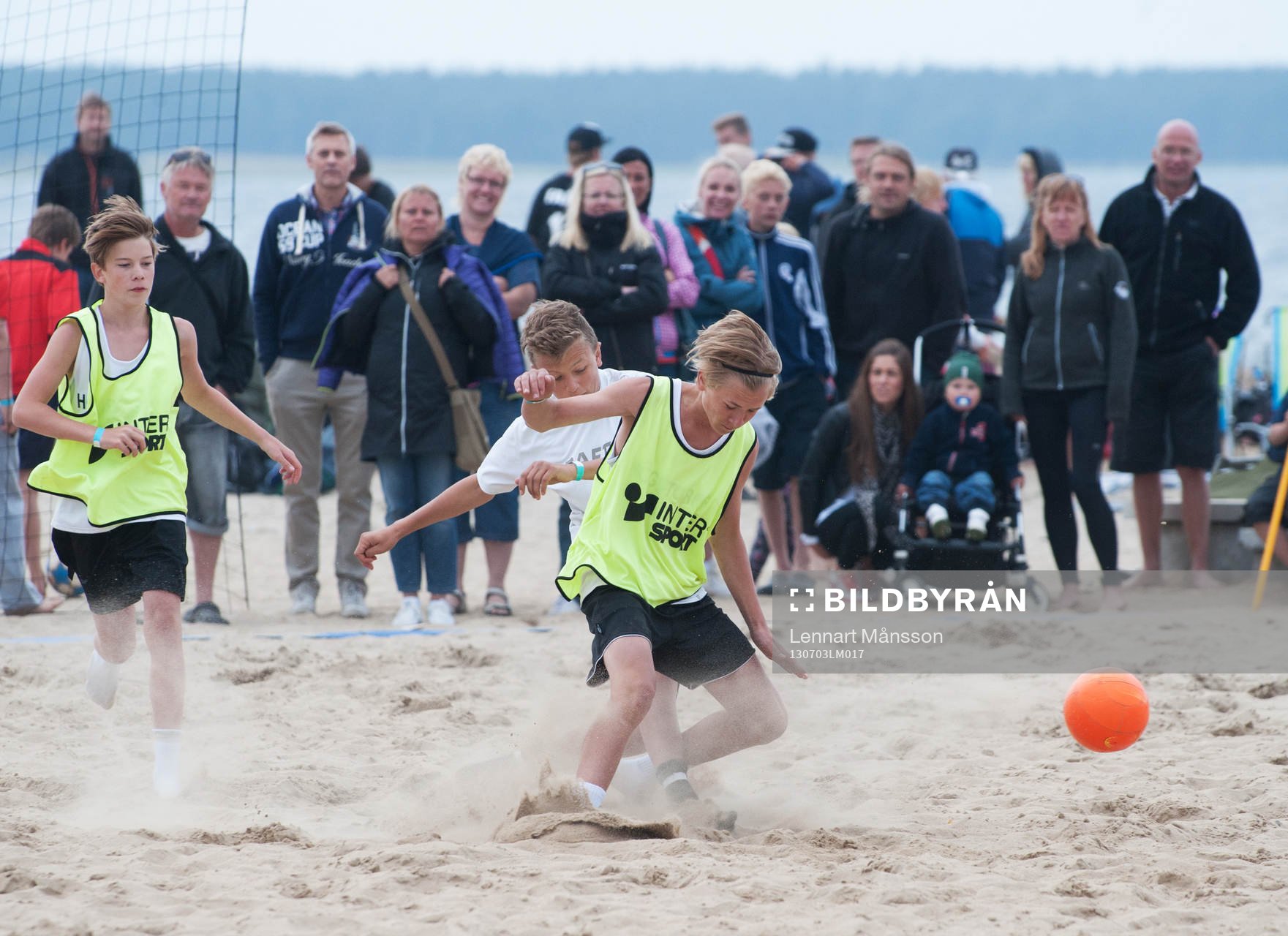 Sand, beachsoccerplan, boll, fot, fötter, närkamp