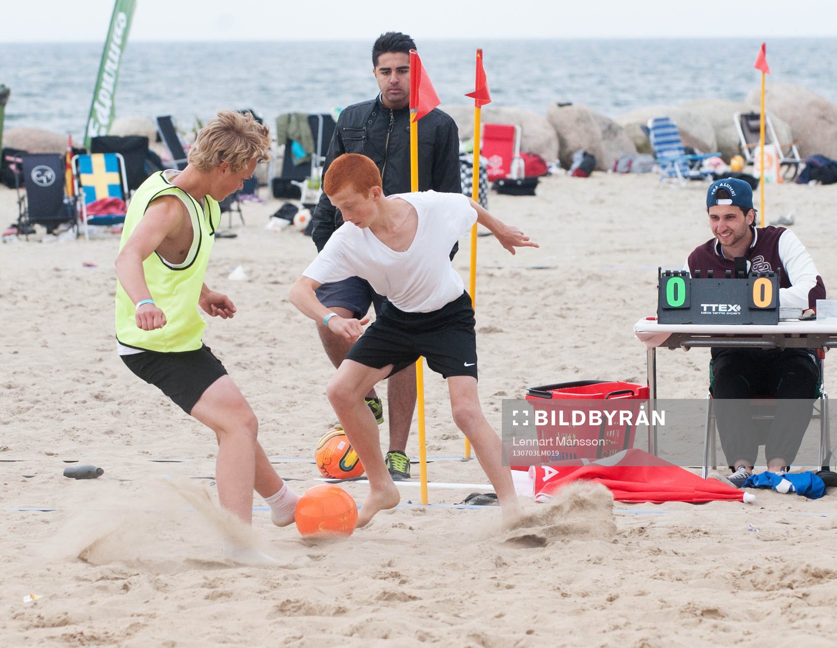 Sand, beachsoccerplan, boll, fot, fötter, närkamp, fint,