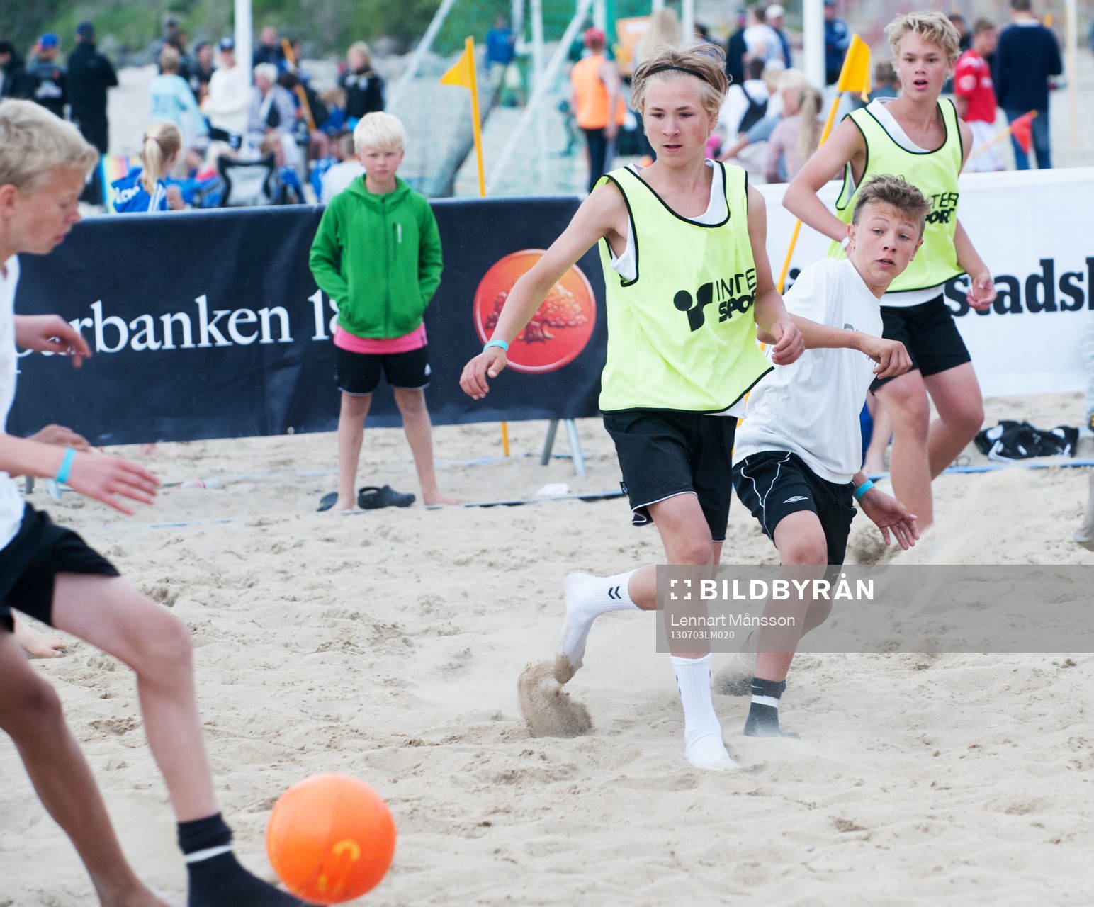 Sand, beachsoccerplan, boll, fot, fötter, närkamp