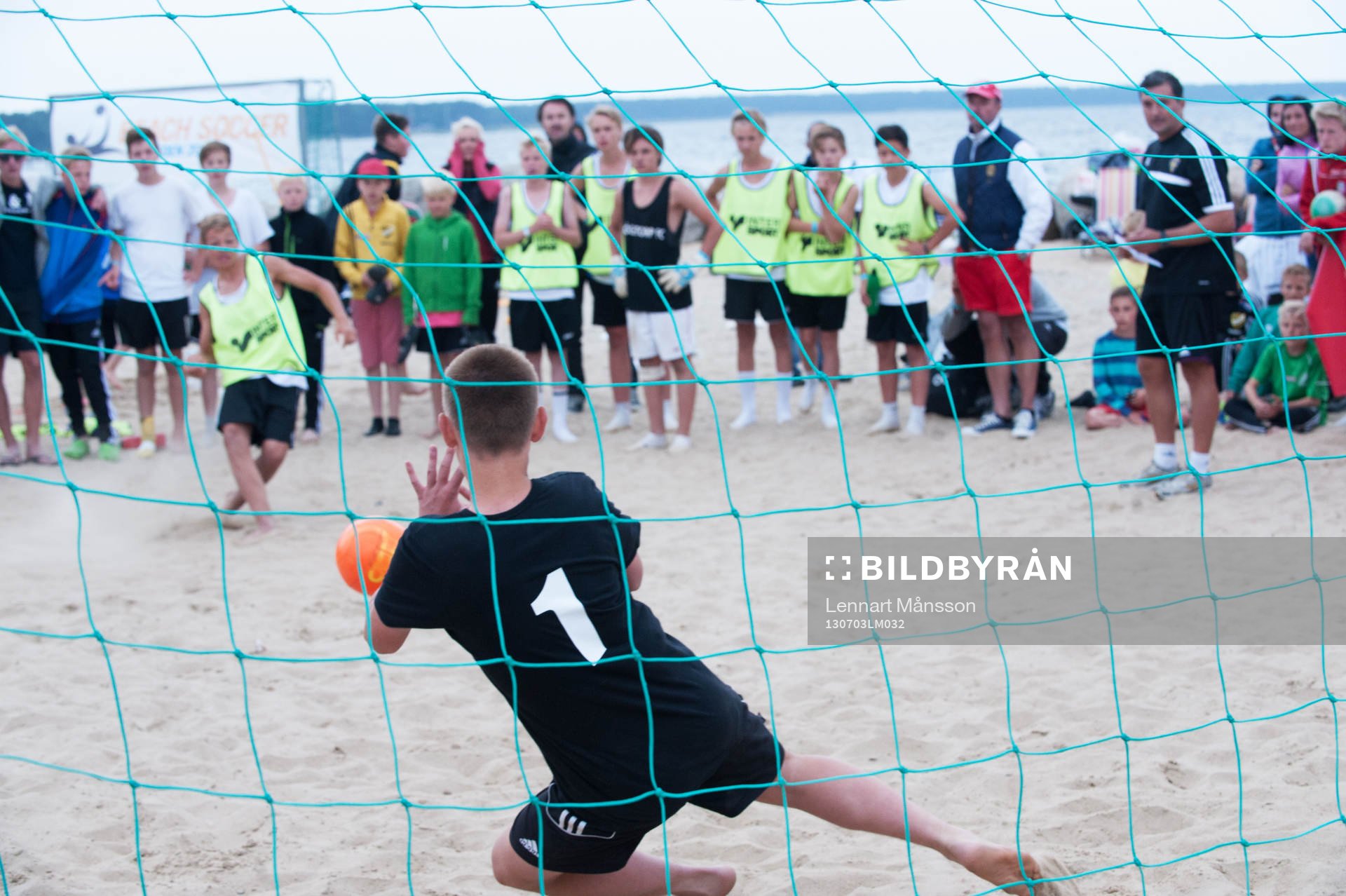 Sand, beachsoccerplan, målvaktsräddning, Theo Ekström,