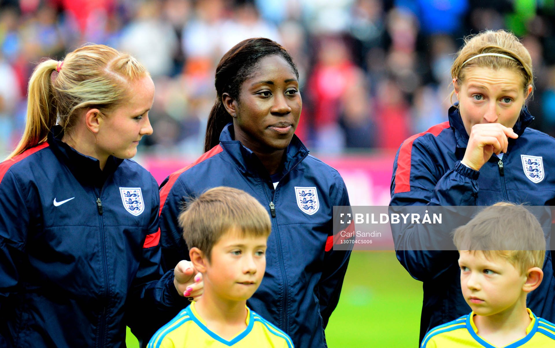 Englands Anita Asante innan träningslandskampen mellan