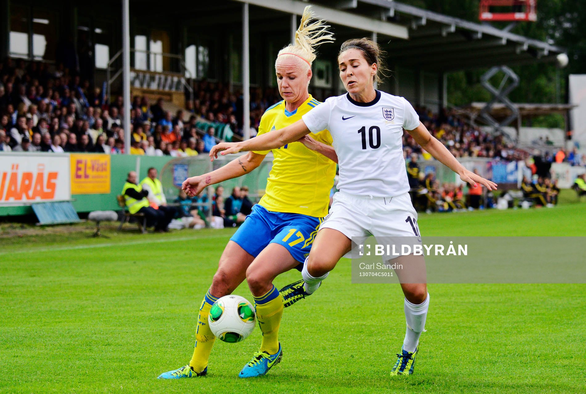 Sveriges Caroline Seger och Englands +10+