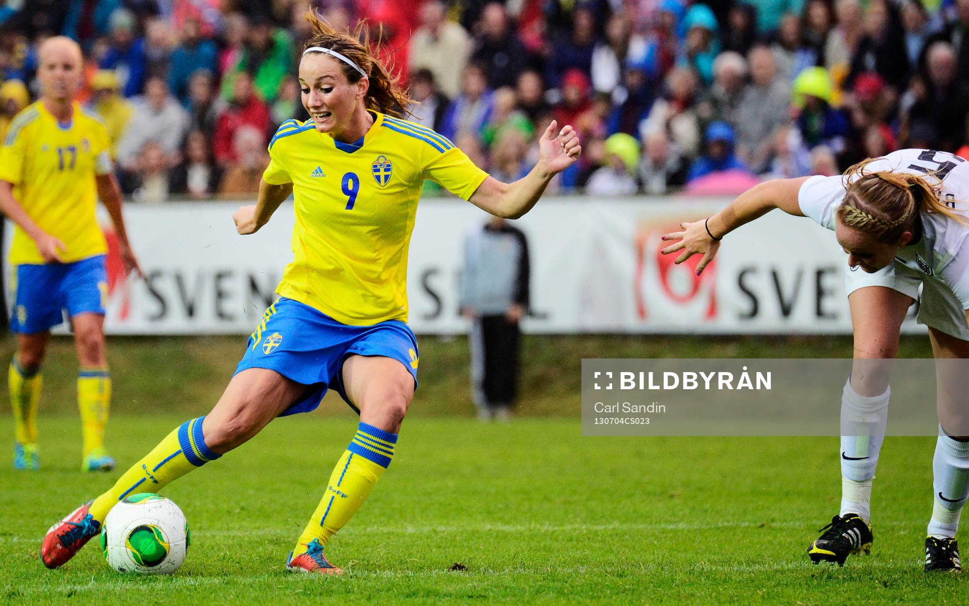 Sveriges Kosovare Asllani skjuter