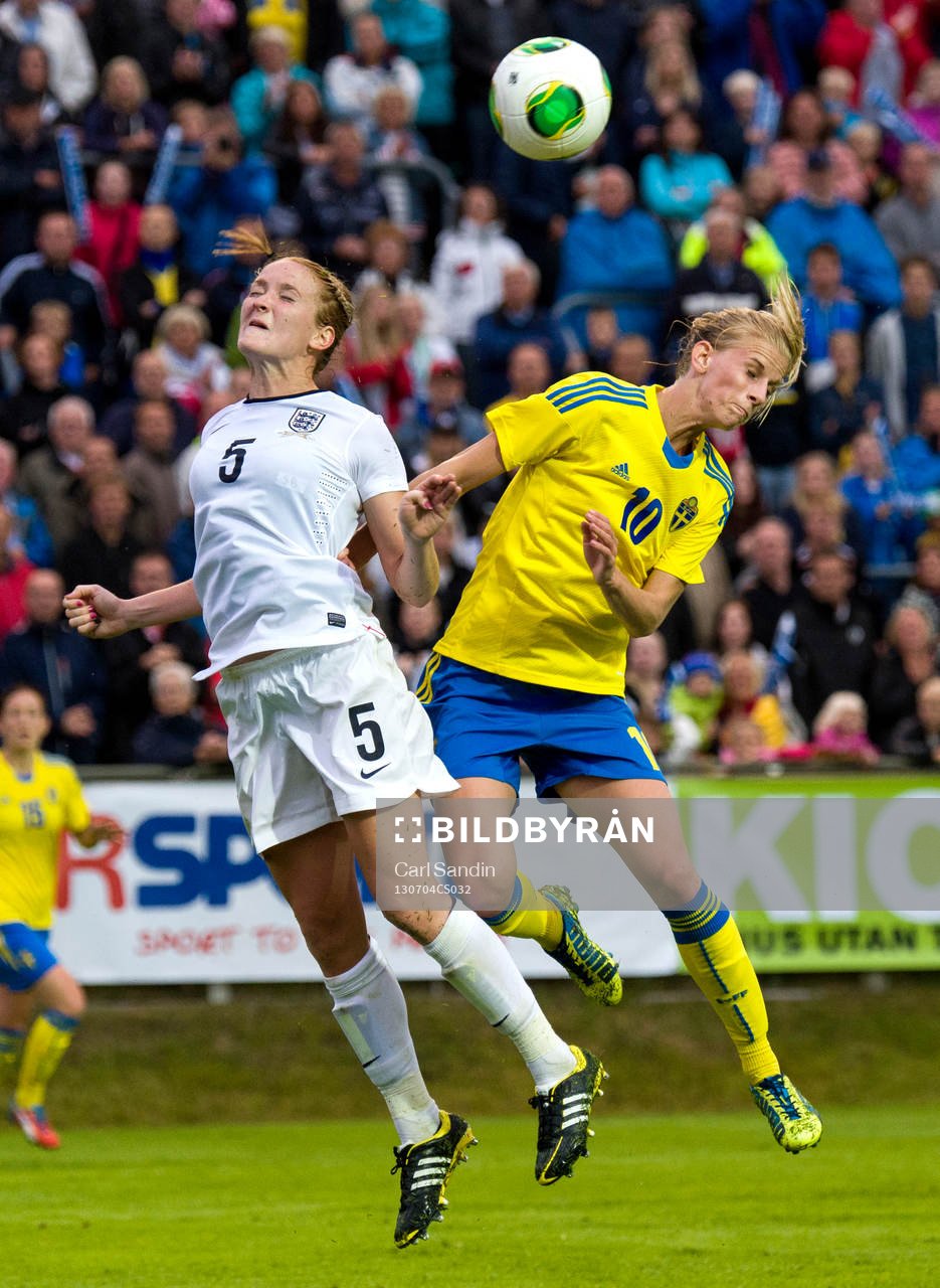 Englands Sophie Bradley i nickduell med Sveriges Sofia