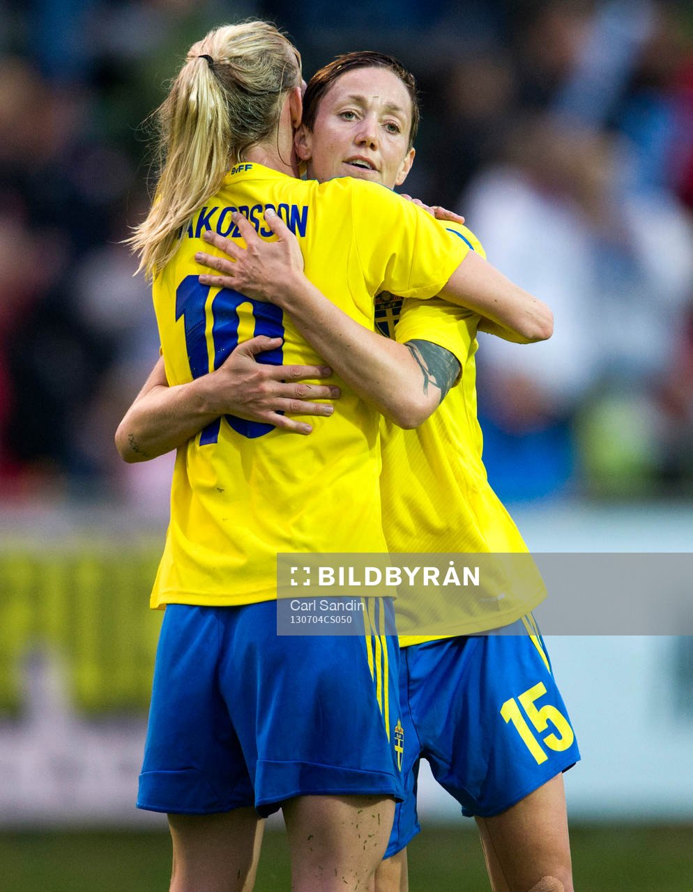 Sveriges Therese Sjögran kramar om Sofia Jakobsson