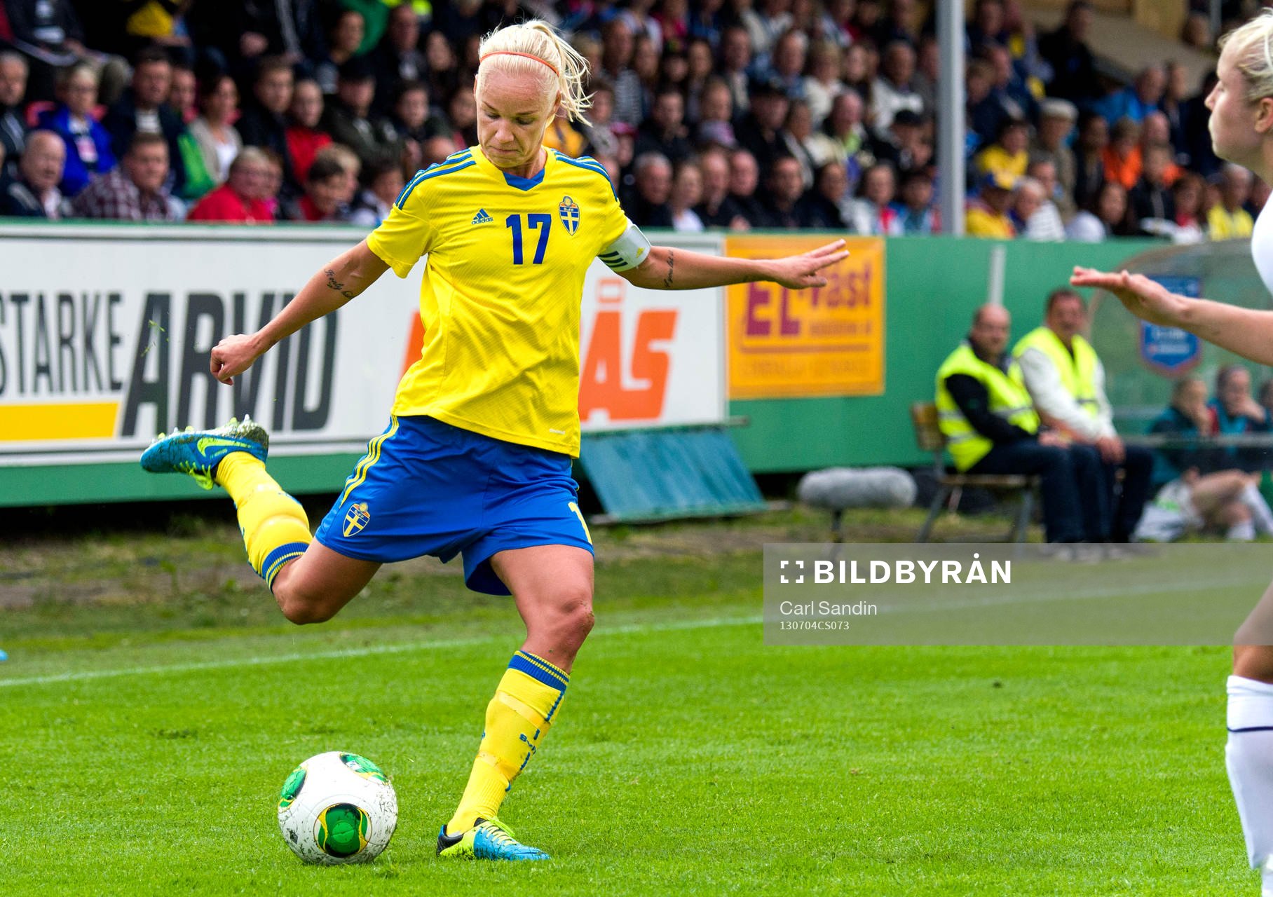 Sveriges Caroline Seger laddar för skott