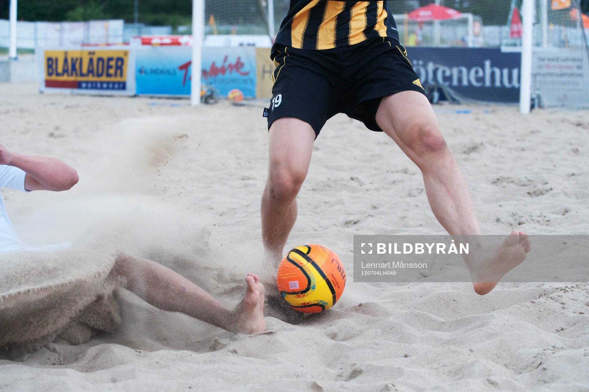Fotboll, Åhus  beachsoccer: SM, IFK Hässleholm - Limhamn/Bunkeflo, sand, fot, boll, sanden yr, närkamp, tackling