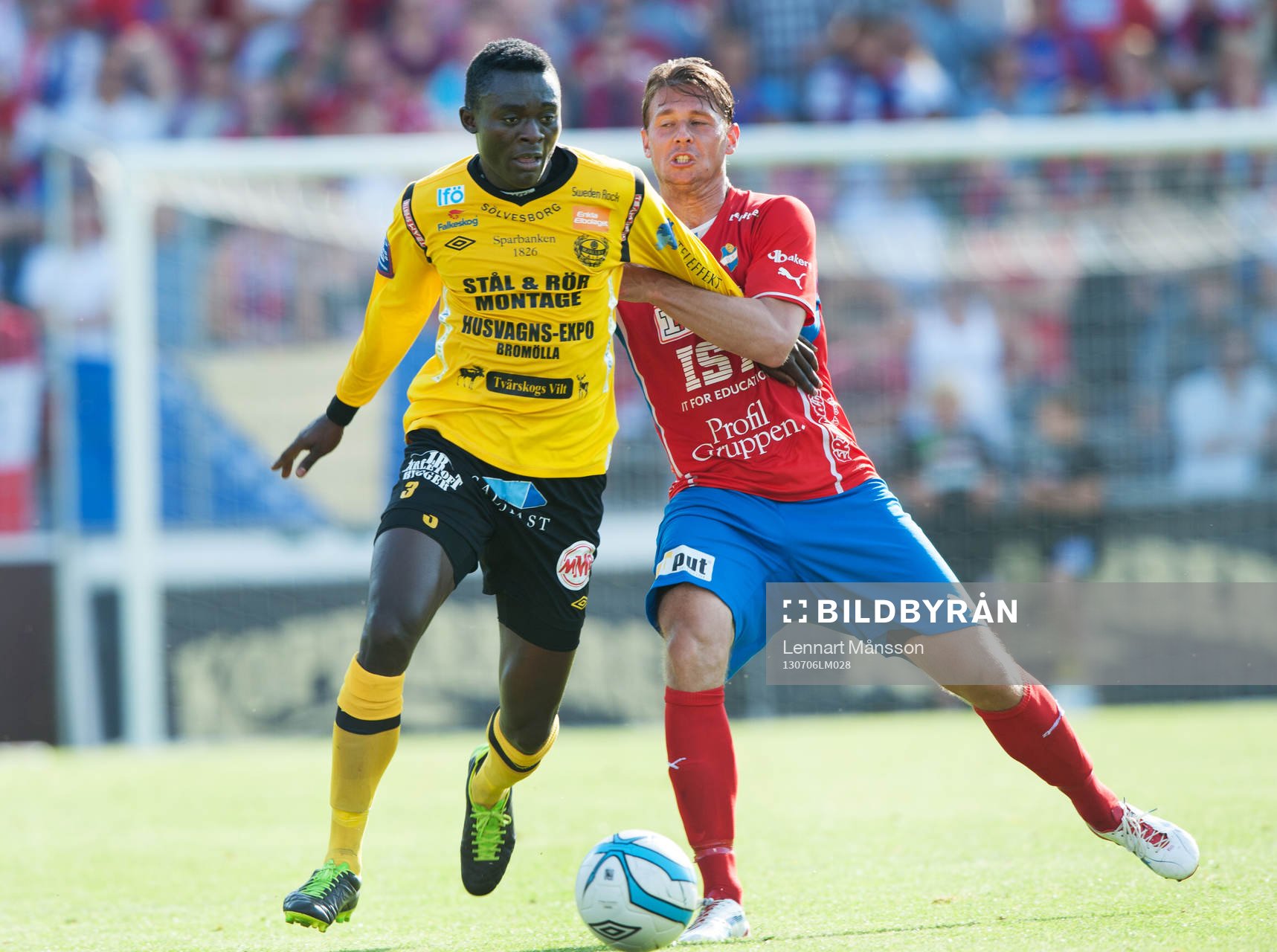 Gbenga Arokoyo, Mjällby, och Freddy Söderberg, Öster, i