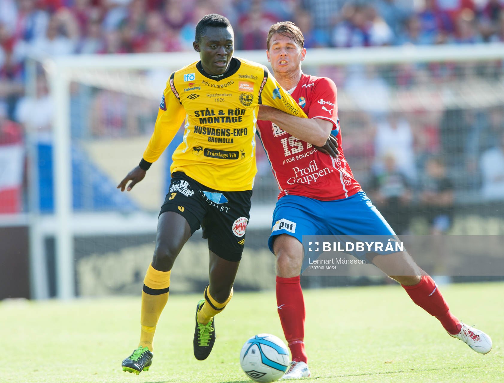 Gbenga Arokoyo, Mjällby, och Freddy Söderberg, Öster, i