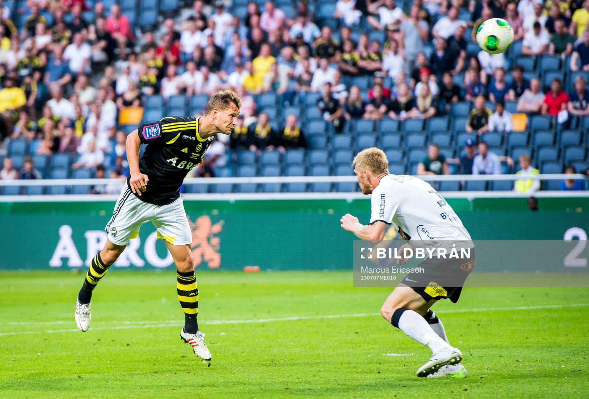 s Robert Åhman Persson nickar in 2-0 i