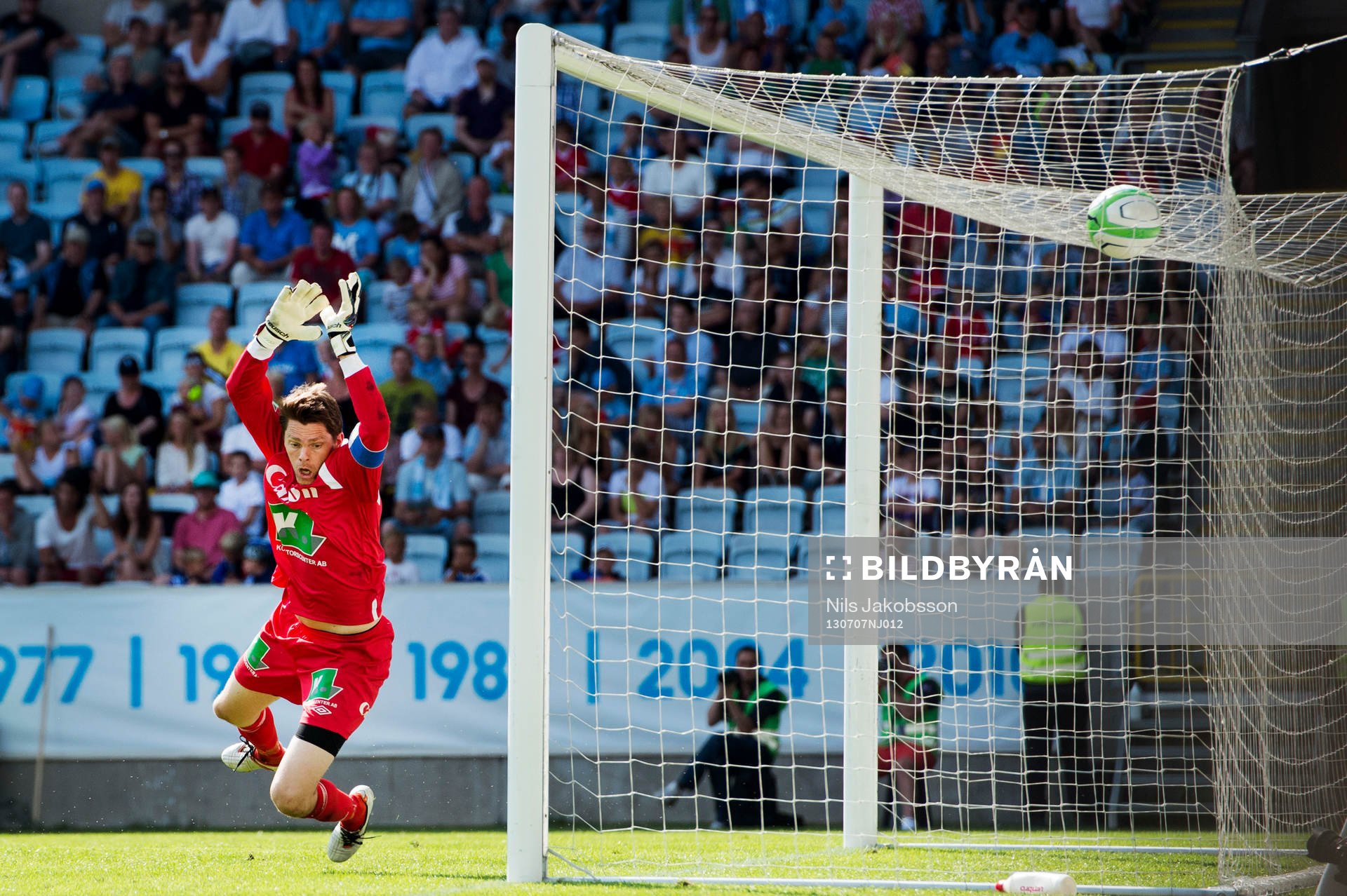 Gefles målvakt Mattias Hugosson kan inte gör något åt