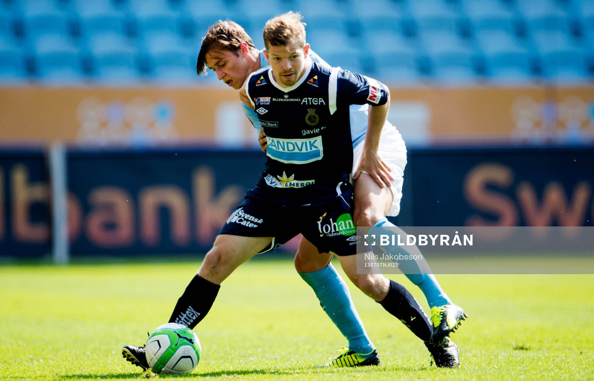 Gefles Jonas Lantto och Malmö FFs Simon Thern i
