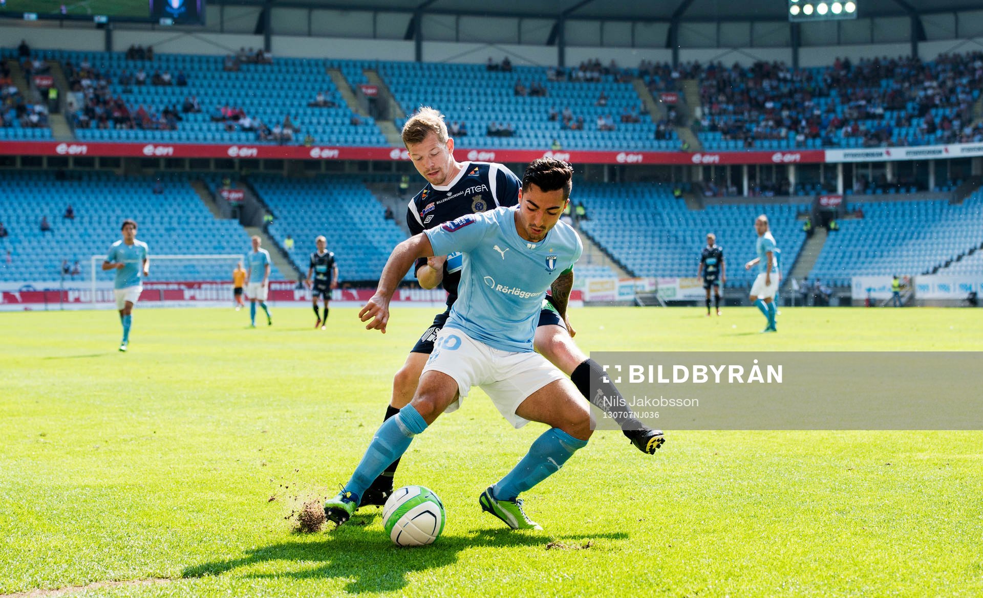 Gefles Jonas Lantto och Malmö FFs Jiloan Hamad  i