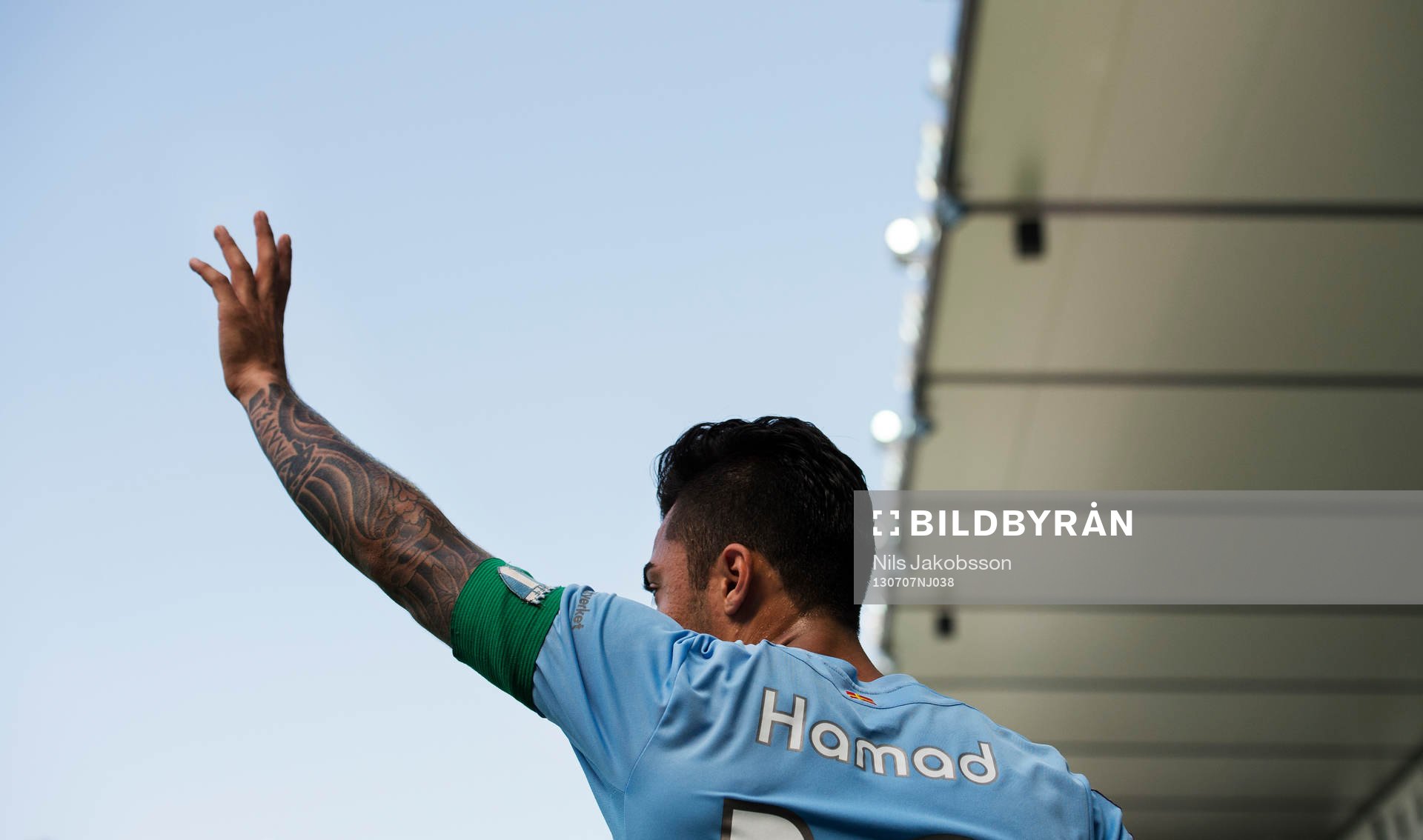 Malmö FFs Jiloan Hamad signalerar för hörna i