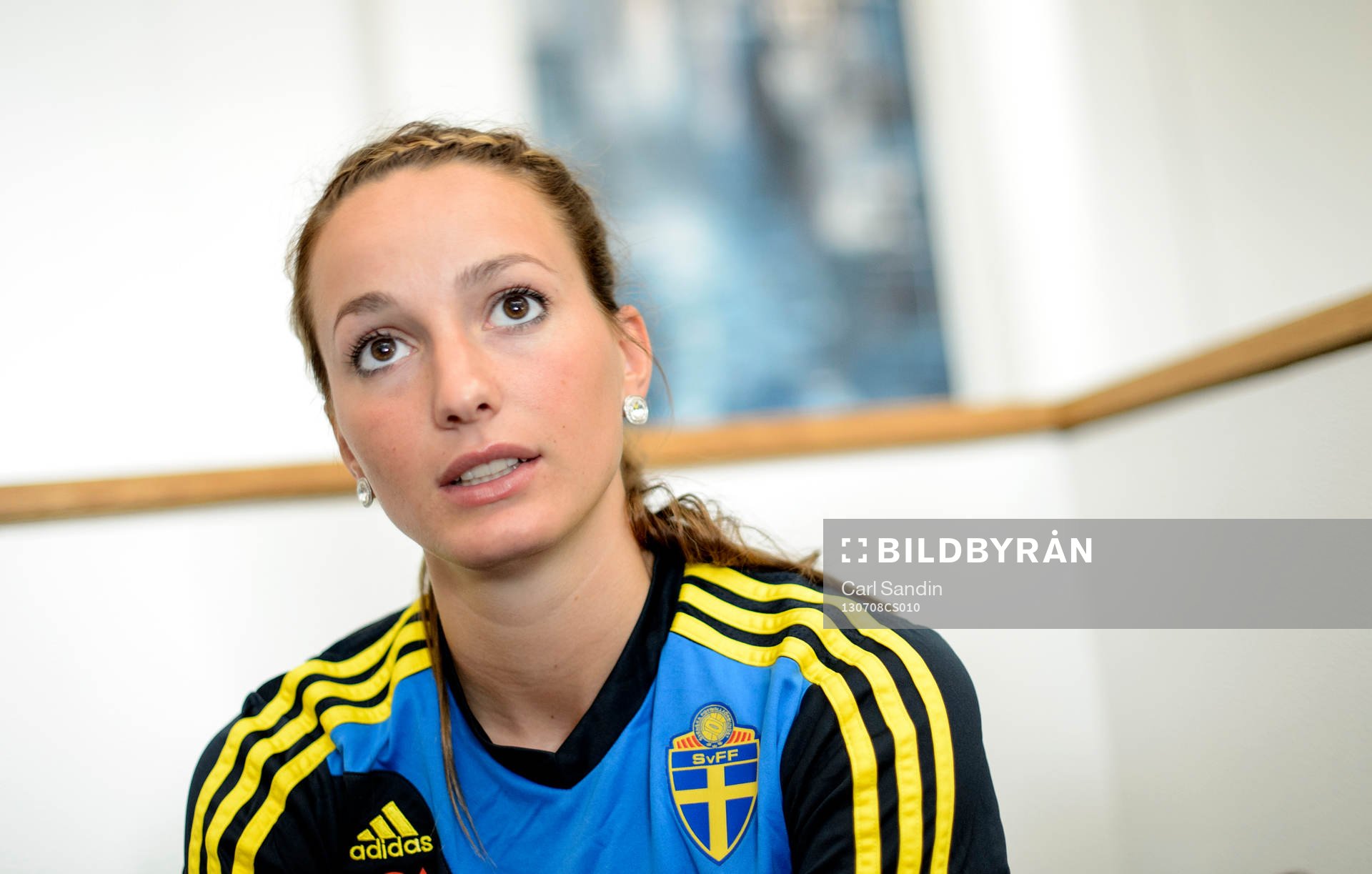 Sveriges Kosovare Asllani blir intervjuad