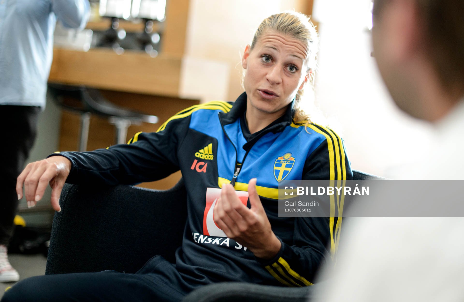 Sveriges Charlotte Rohlin blir intervjuad