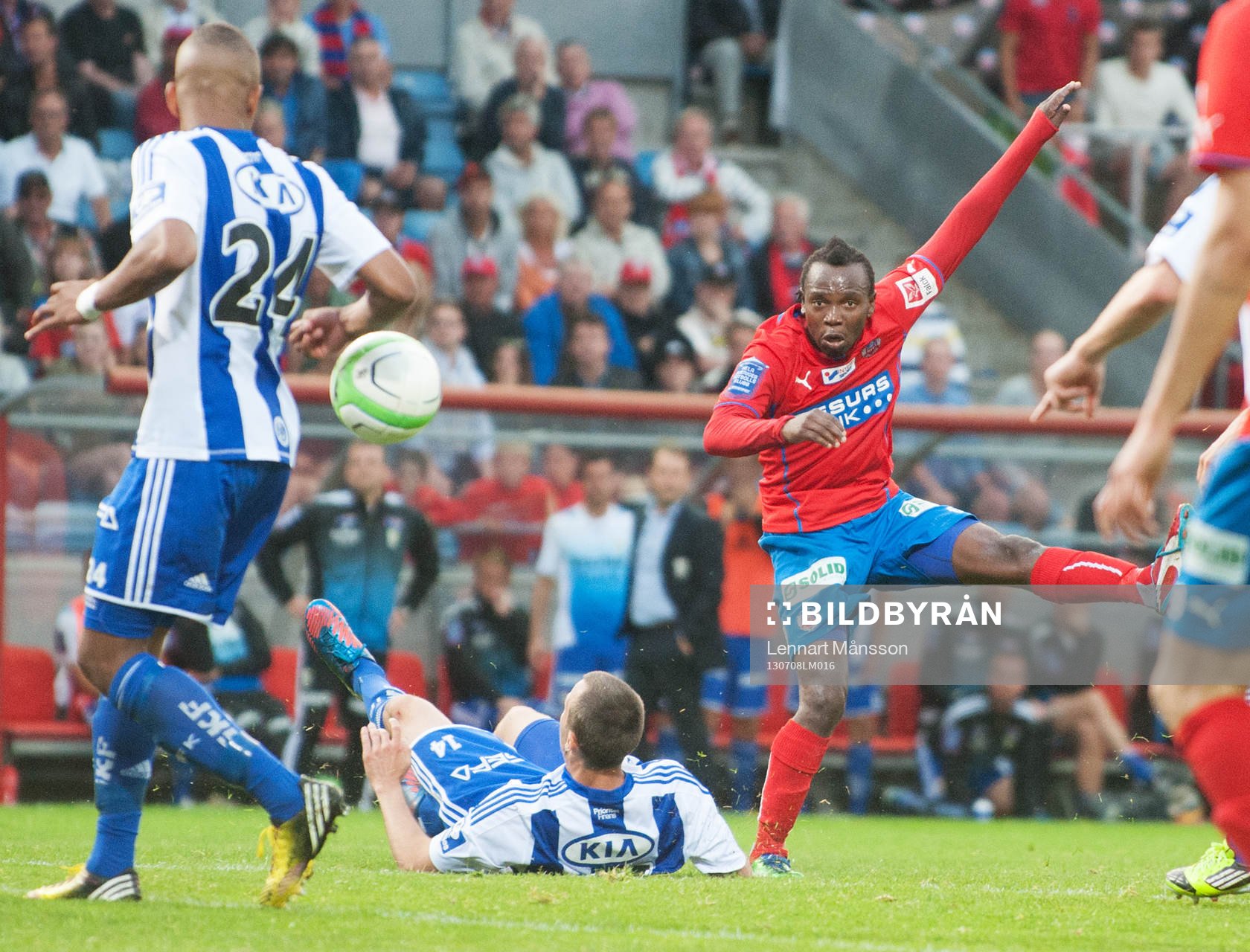 Fotboll, allsvenskan, Helsingborg - IFK Göteborg: May Mahlangu, Helsingborg, i den allsvenska matchen mellan Helsingborg och IFK Göteborg