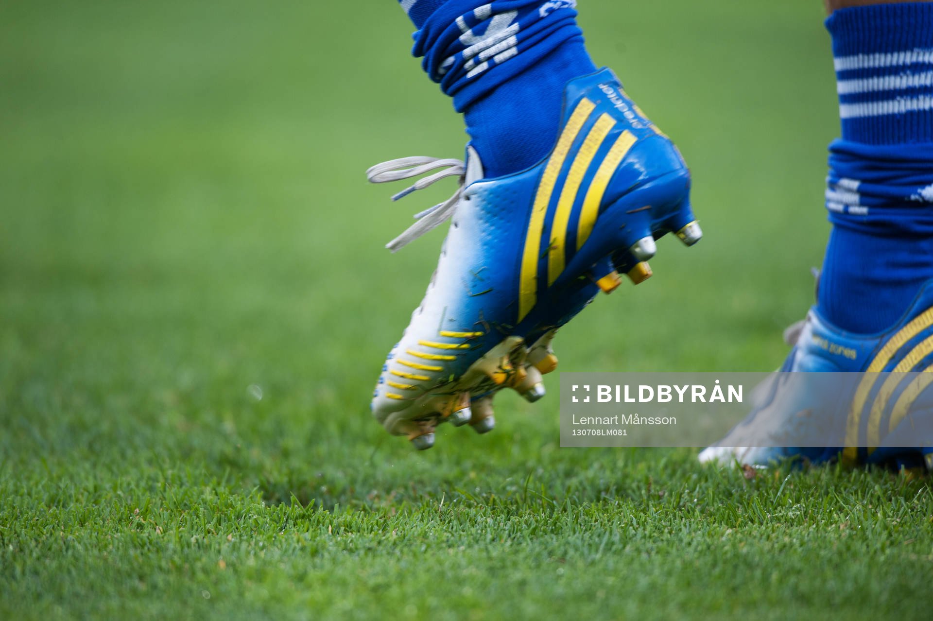 Fotbollsskor Adidas i