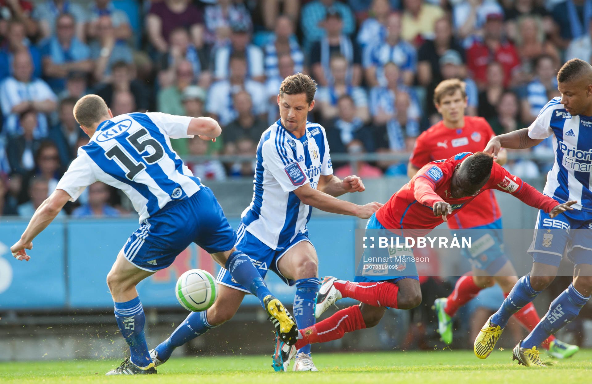 Jakob Johansson och Philip Haglund, IFK Göteborg,stoppar