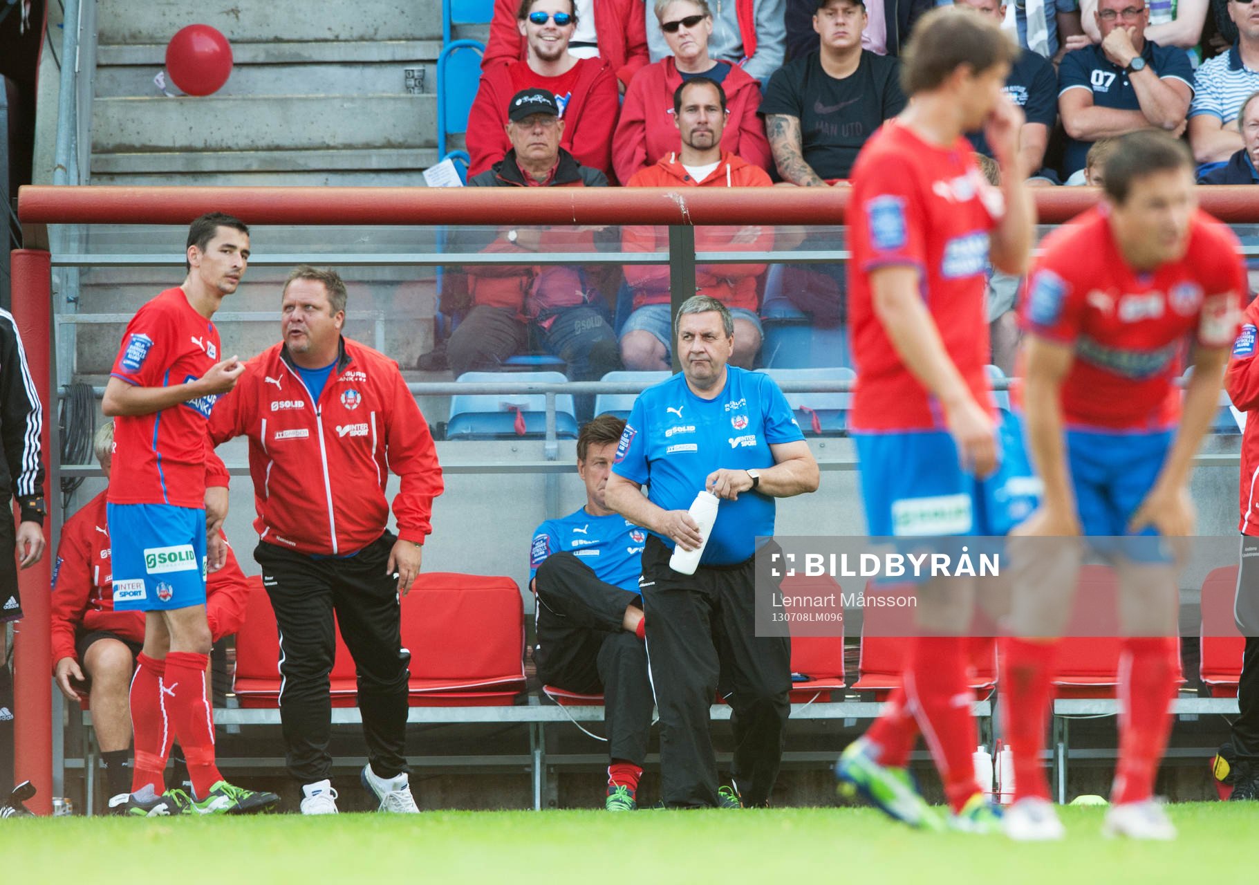 Roar Hansen, tränare, instruerar Loret Sadiku