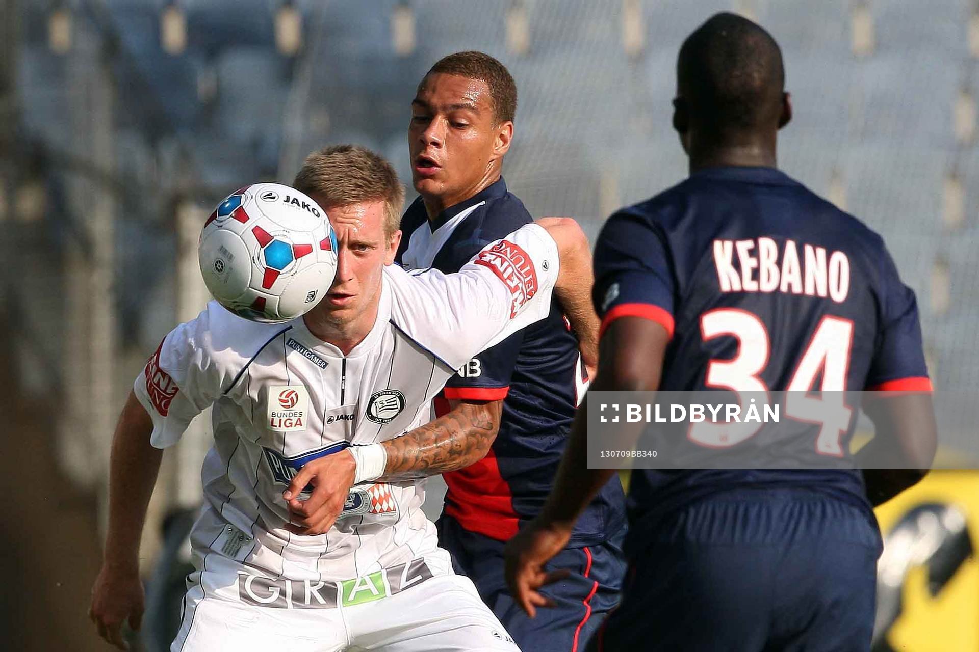 Fotboll, Träningsmatch, Sturm Graz - Paris Saint-Germain: Florian Kainz / Gregory Van der Wiel - 09.07.2013 - Sturm Graz / Paris Saint Germain - Match Amical