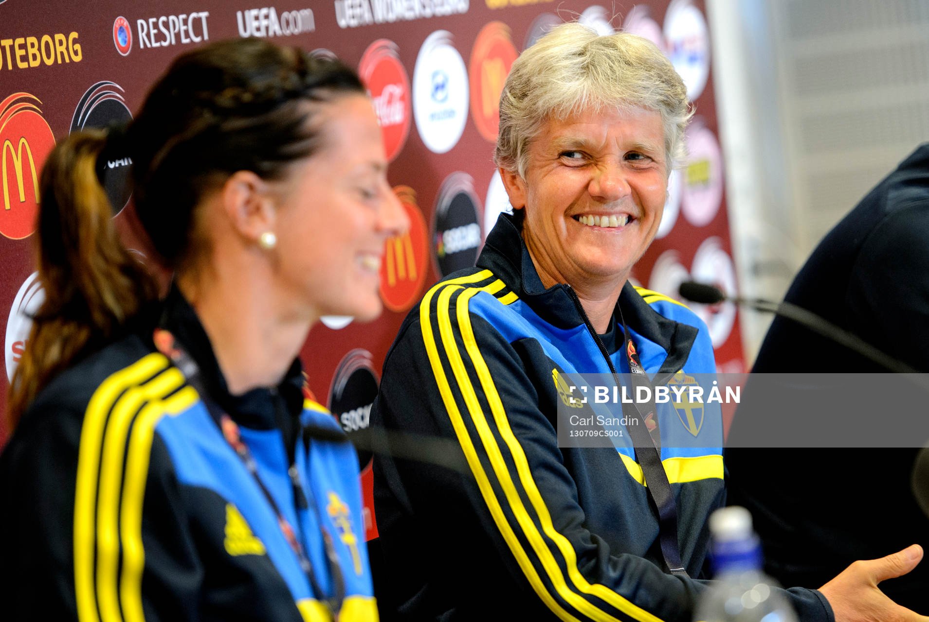 Sveriges förbundskapten Pia Sundhage ser glad ut under presskonferensen på inför premiärmatchen mot Danmark den 9 juli 2013 i Göteborg.