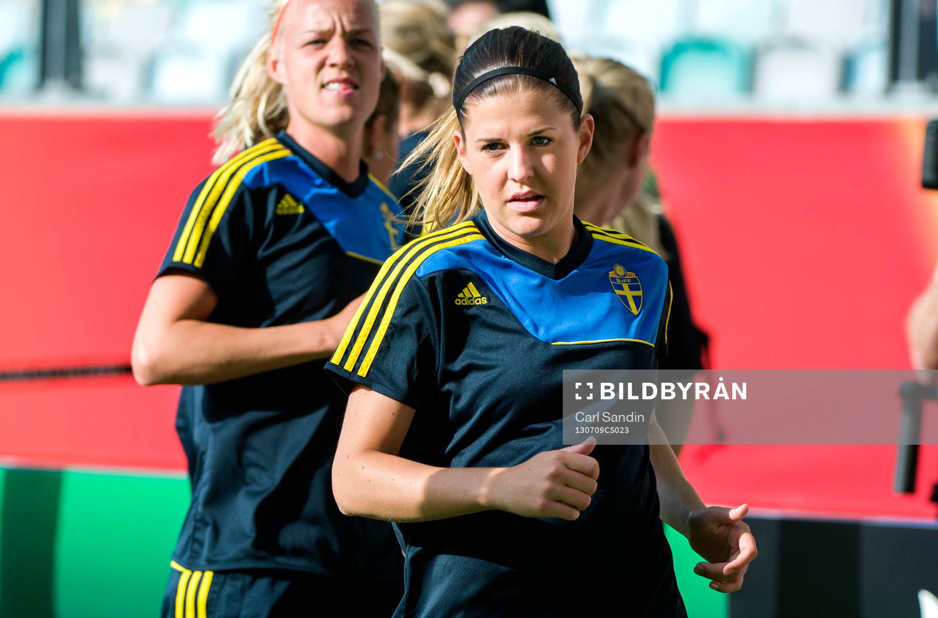 Sveriges Olivia Schough värmer upp
